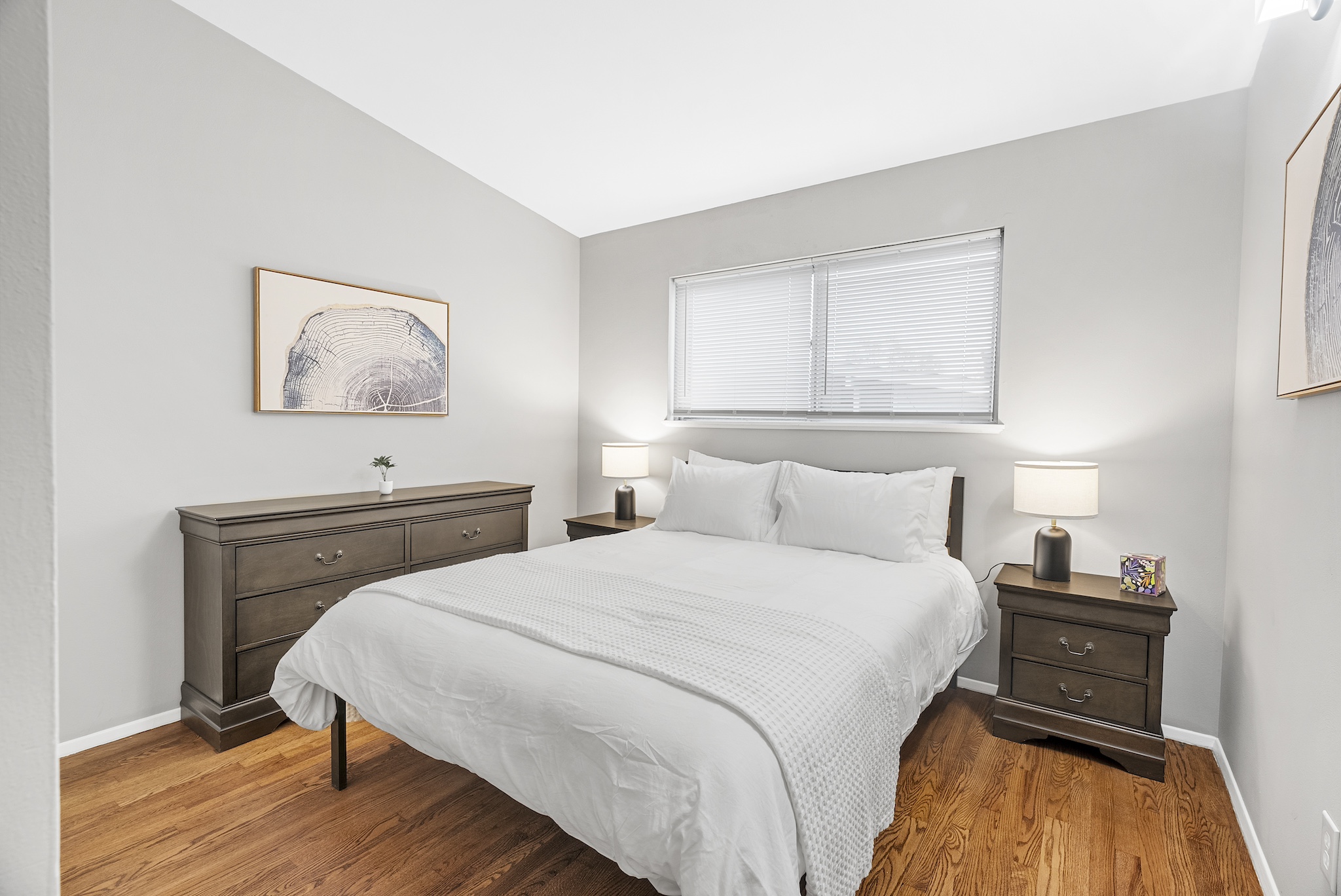 3 Bedrooms Bedrooms, ,1 BathroomBathrooms,Woodford Rentals,For Rent,1345