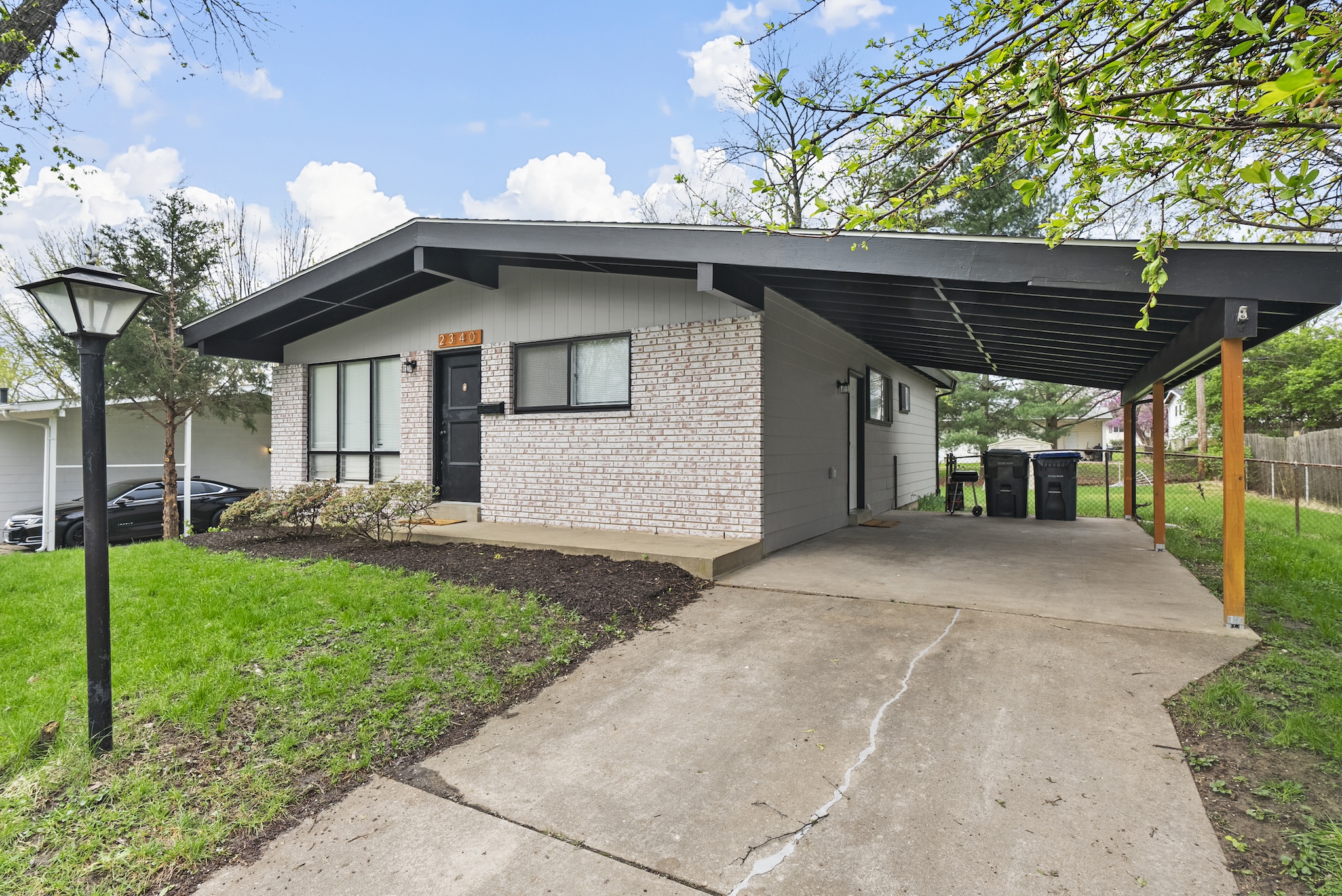 3 Bedrooms Bedrooms, ,1 BathroomBathrooms,Woodford Rentals,For Rent,1345