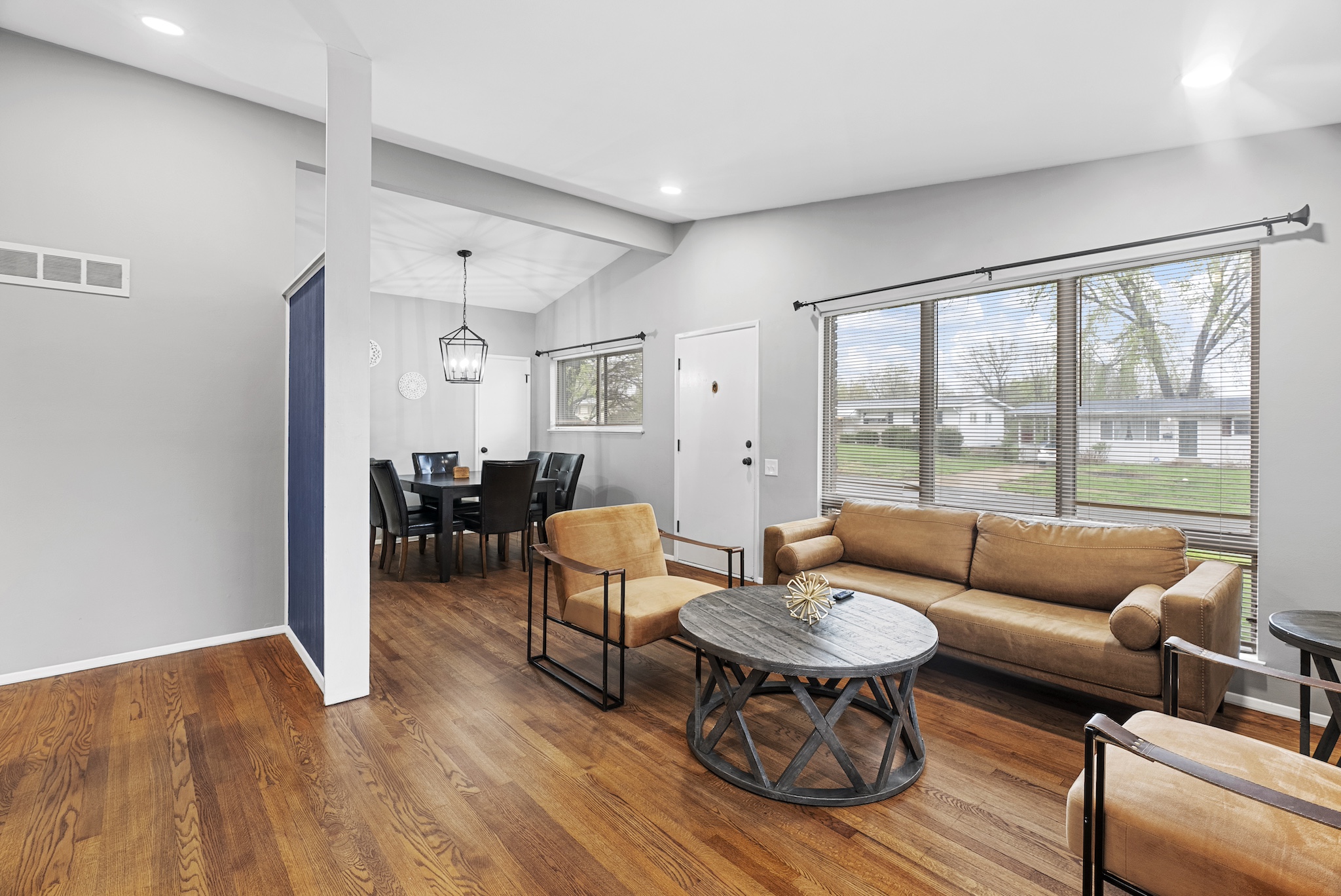 3 Bedrooms Bedrooms, ,1 BathroomBathrooms,Woodford Rentals,For Rent,1345