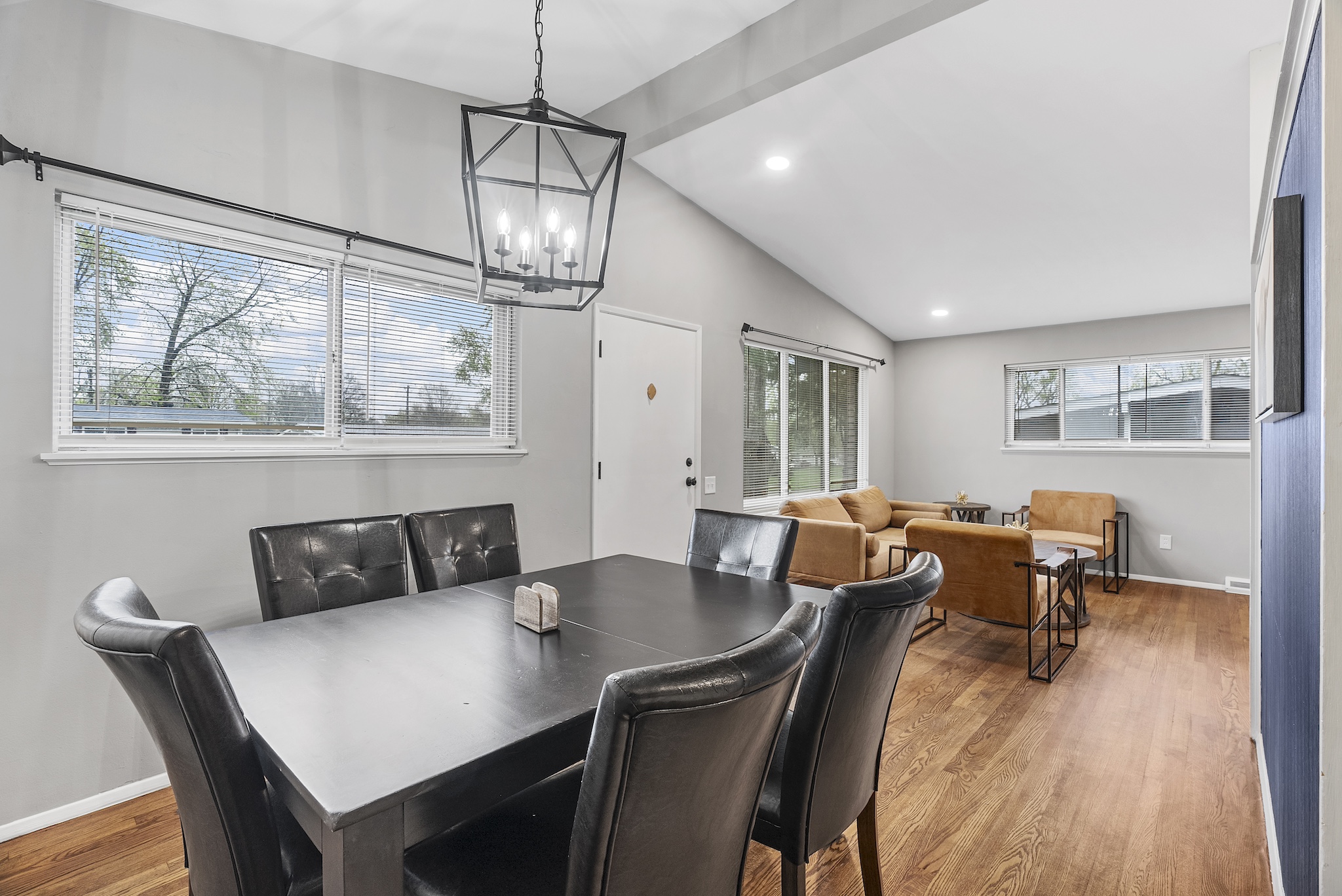 3 Bedrooms Bedrooms, ,1 BathroomBathrooms,Woodford Rentals,For Rent,1345