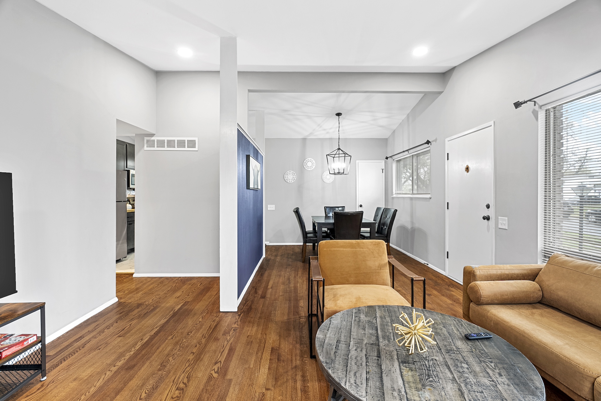 3 Bedrooms Bedrooms, ,1 BathroomBathrooms,Woodford Rentals,For Rent,1345