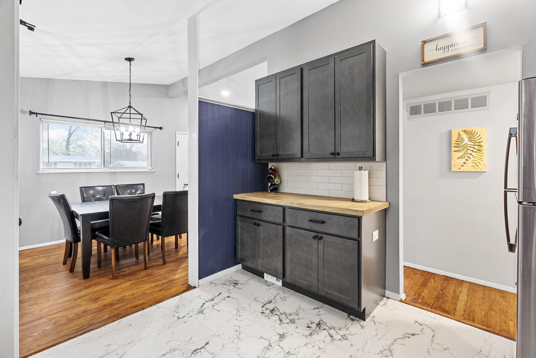 3 Bedrooms Bedrooms, ,1 BathroomBathrooms,Woodford Rentals,For Rent,1345