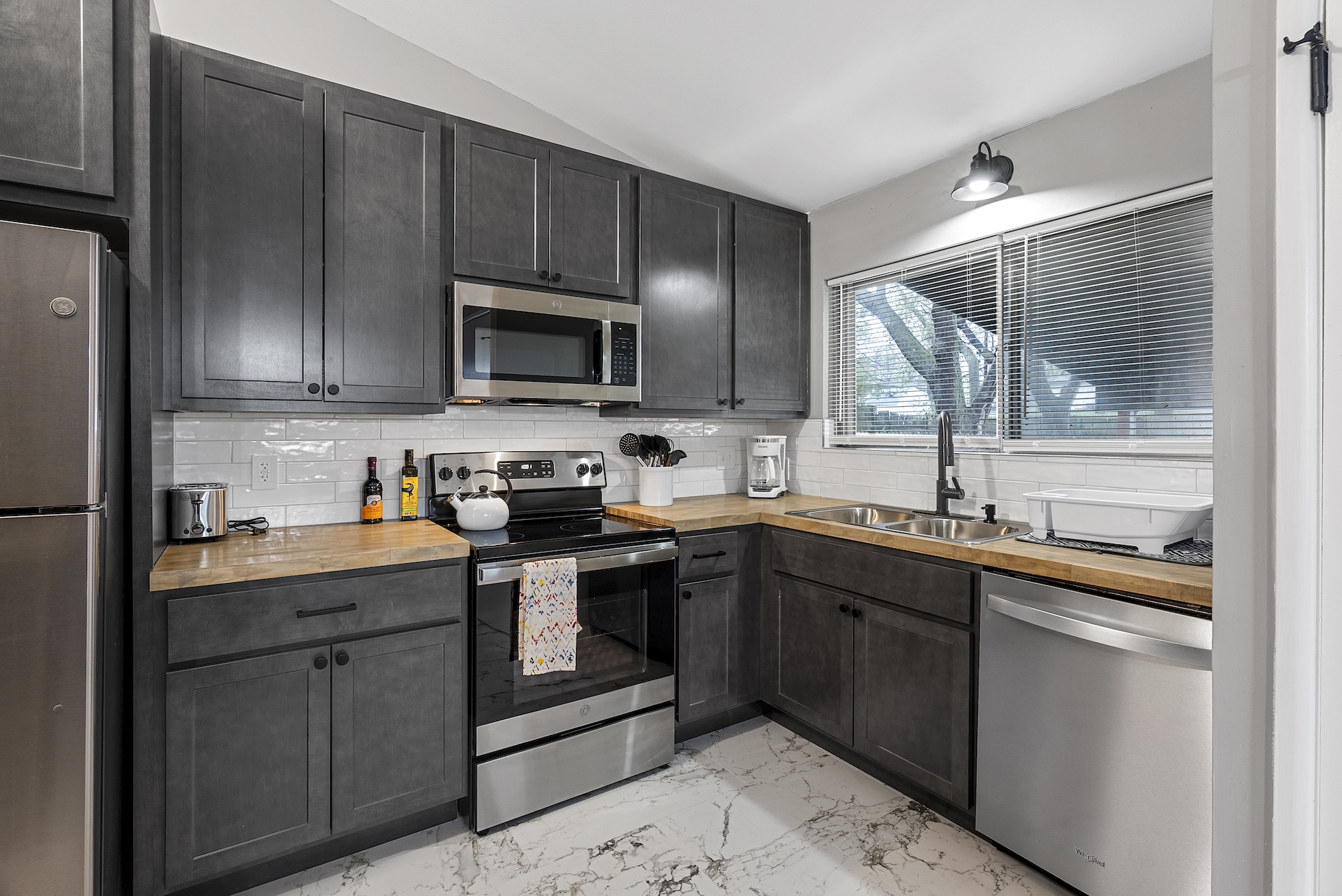 3 Bedrooms Bedrooms, ,1 BathroomBathrooms,Woodford Rentals,For Rent,1345