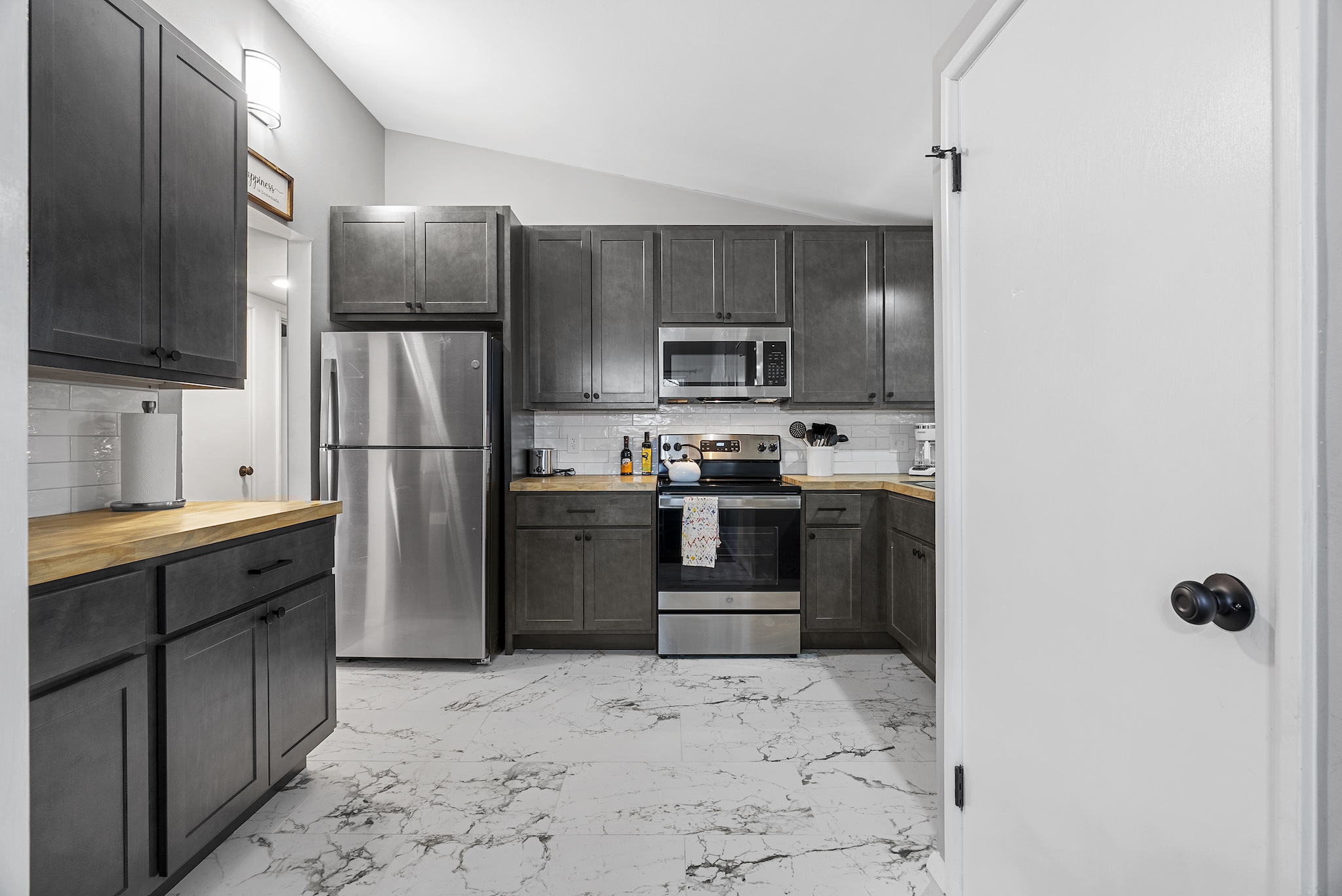 3 Bedrooms Bedrooms, ,1 BathroomBathrooms,Woodford Rentals,For Rent,1345