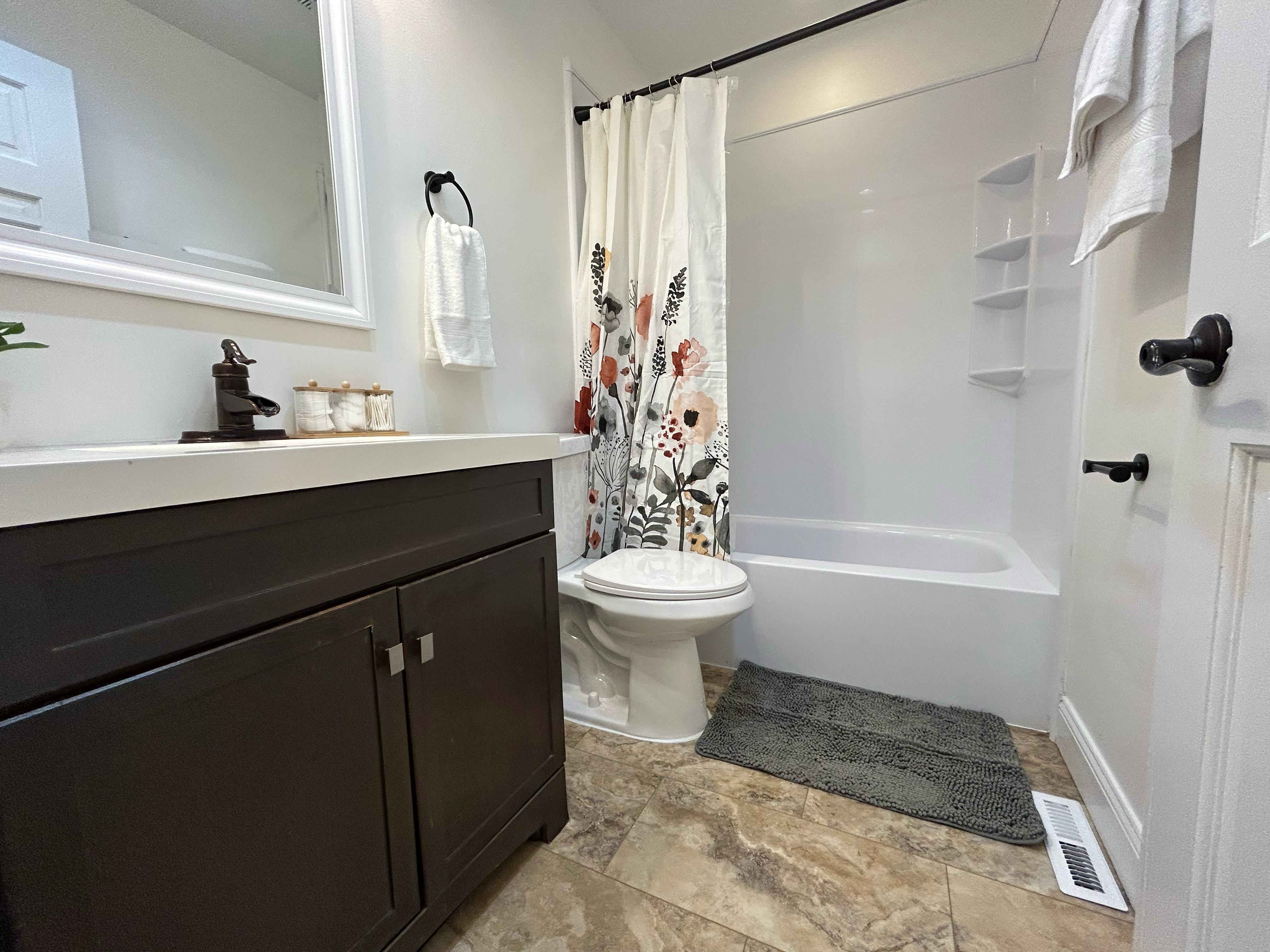 3 Bedrooms Bedrooms, ,1 BathroomBathrooms,Woodford Rentals,For Rent,1348