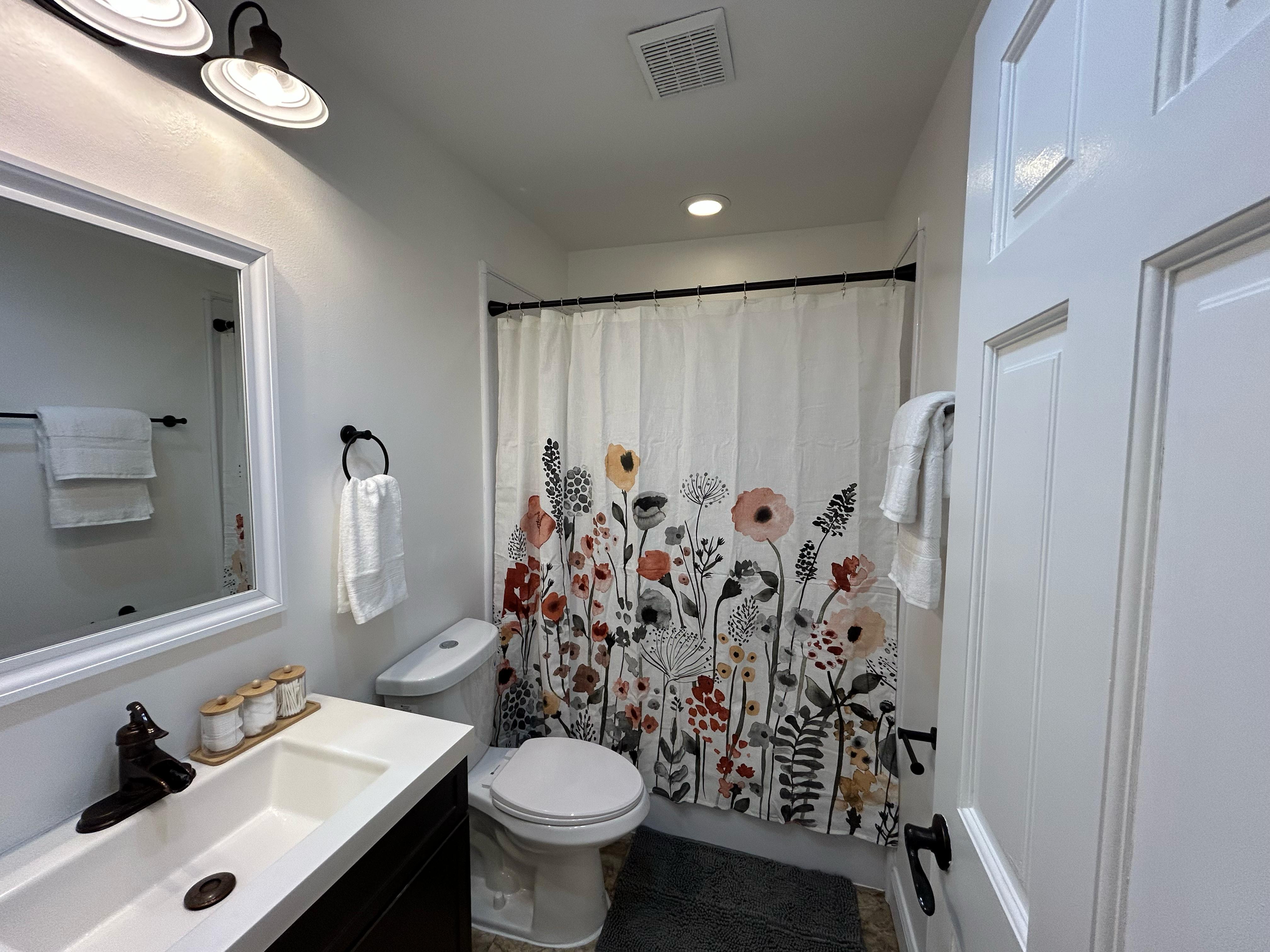 3 Bedrooms Bedrooms, ,1 BathroomBathrooms,Woodford Rentals,For Rent,1348