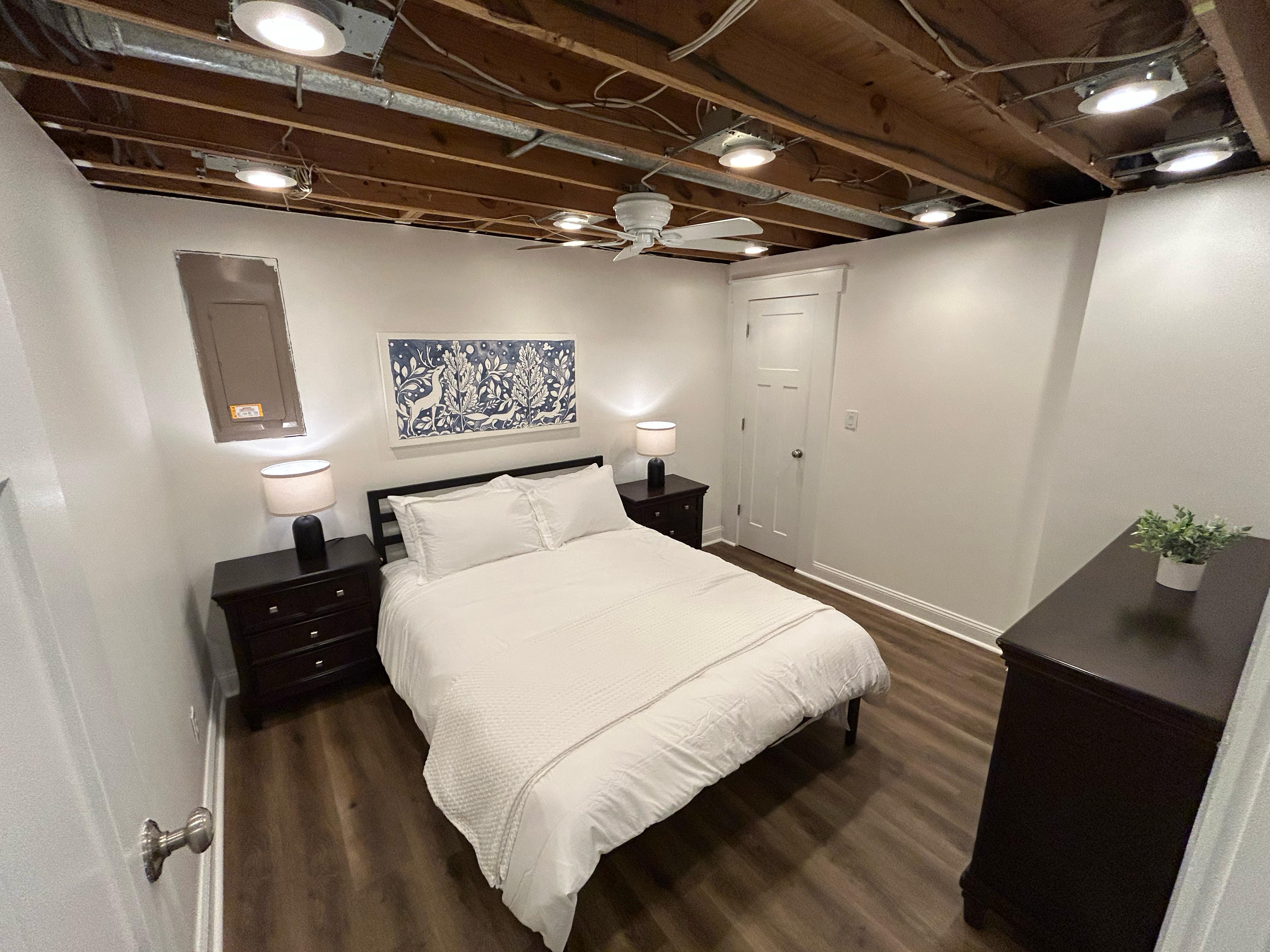 3 Bedrooms Bedrooms, ,1 BathroomBathrooms,Woodford Rentals,For Rent,1348