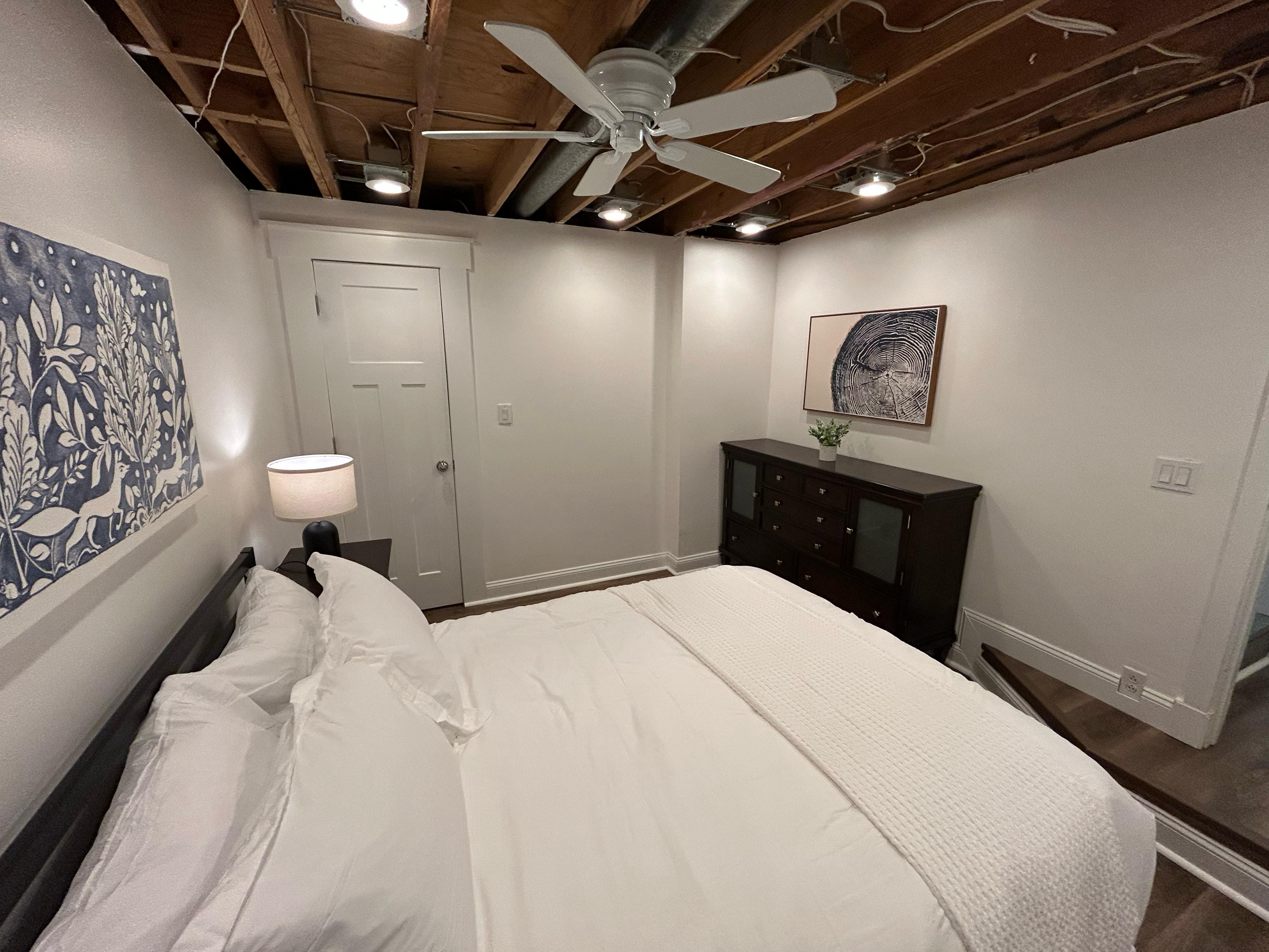 3 Bedrooms Bedrooms, ,1 BathroomBathrooms,Woodford Rentals,For Rent,1348