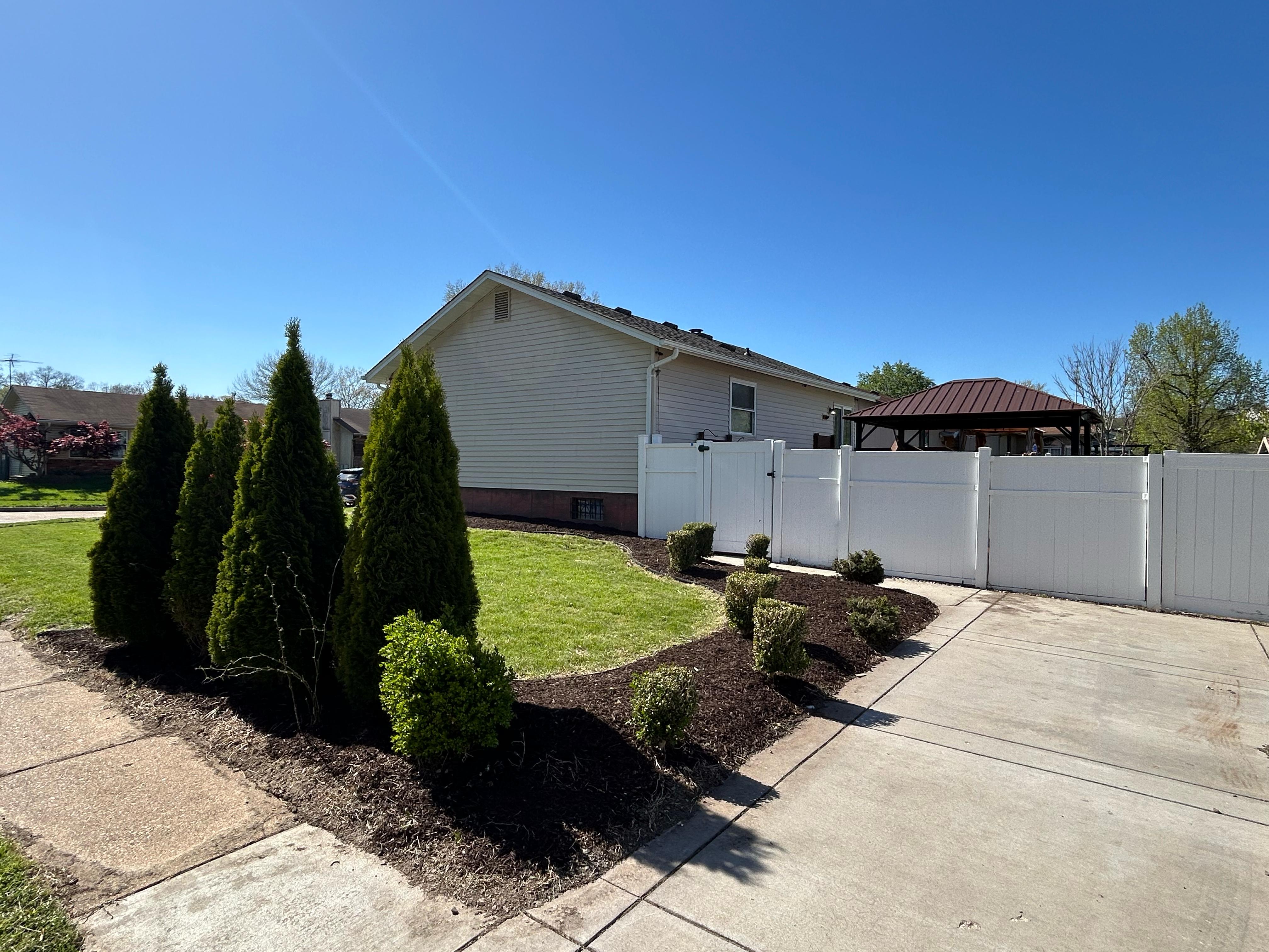 3 Bedrooms Bedrooms, ,1 BathroomBathrooms,Woodford Rentals,For Rent,1348
