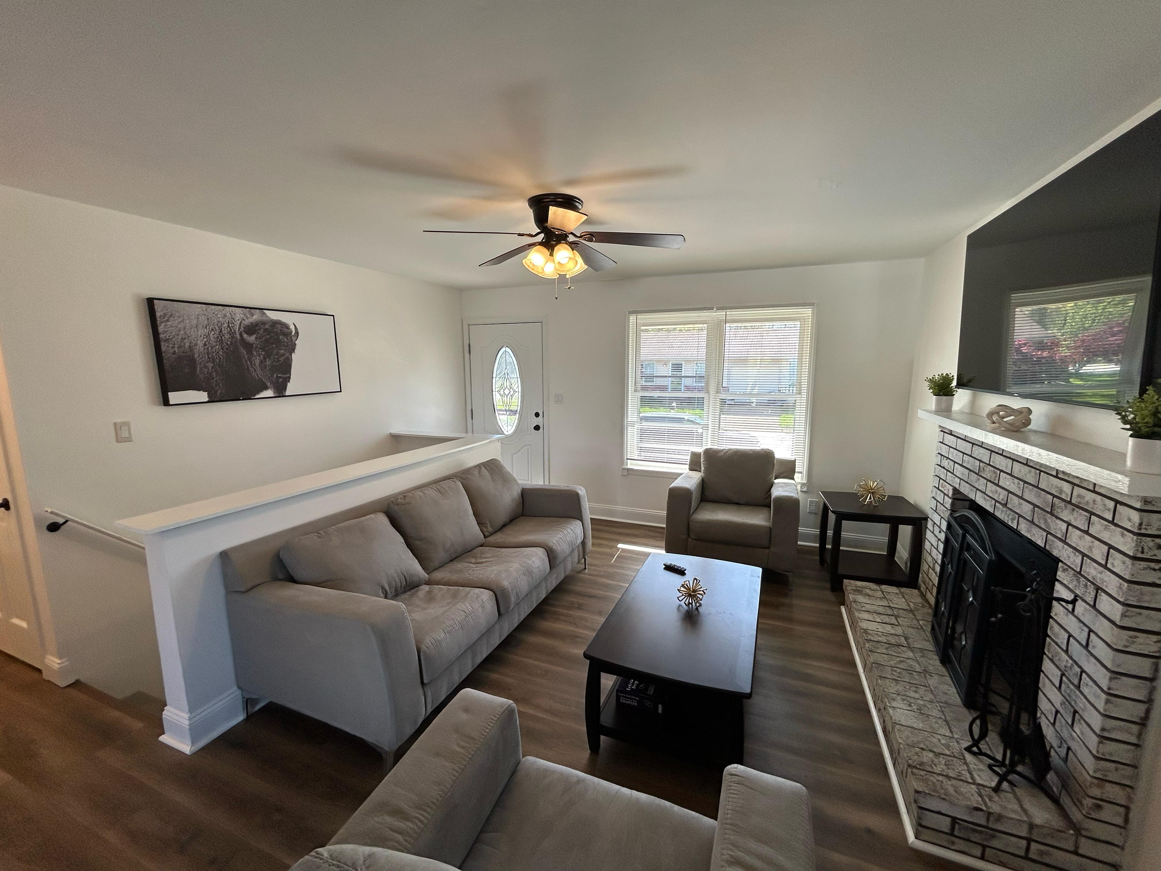 3 Bedrooms Bedrooms, ,1 BathroomBathrooms,Woodford Rentals,For Rent,1348