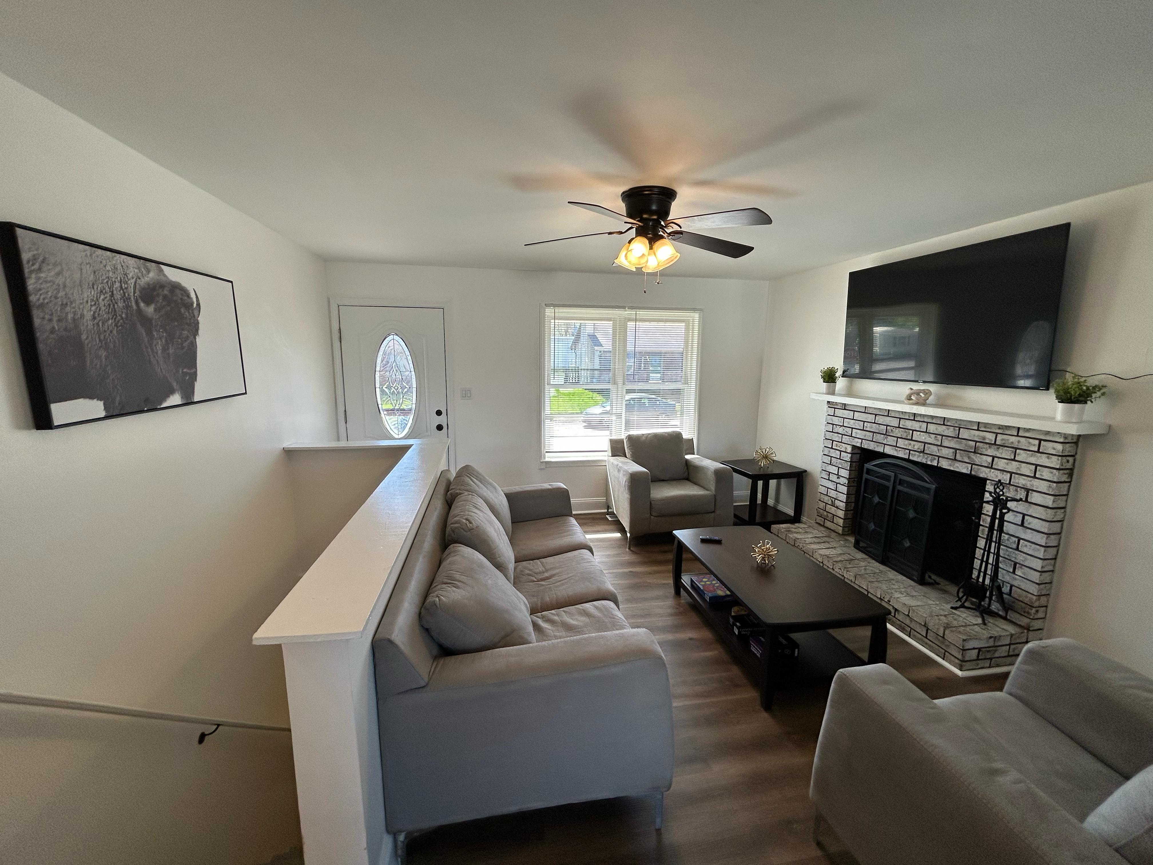 3 Bedrooms Bedrooms, ,1 BathroomBathrooms,Woodford Rentals,For Rent,1348