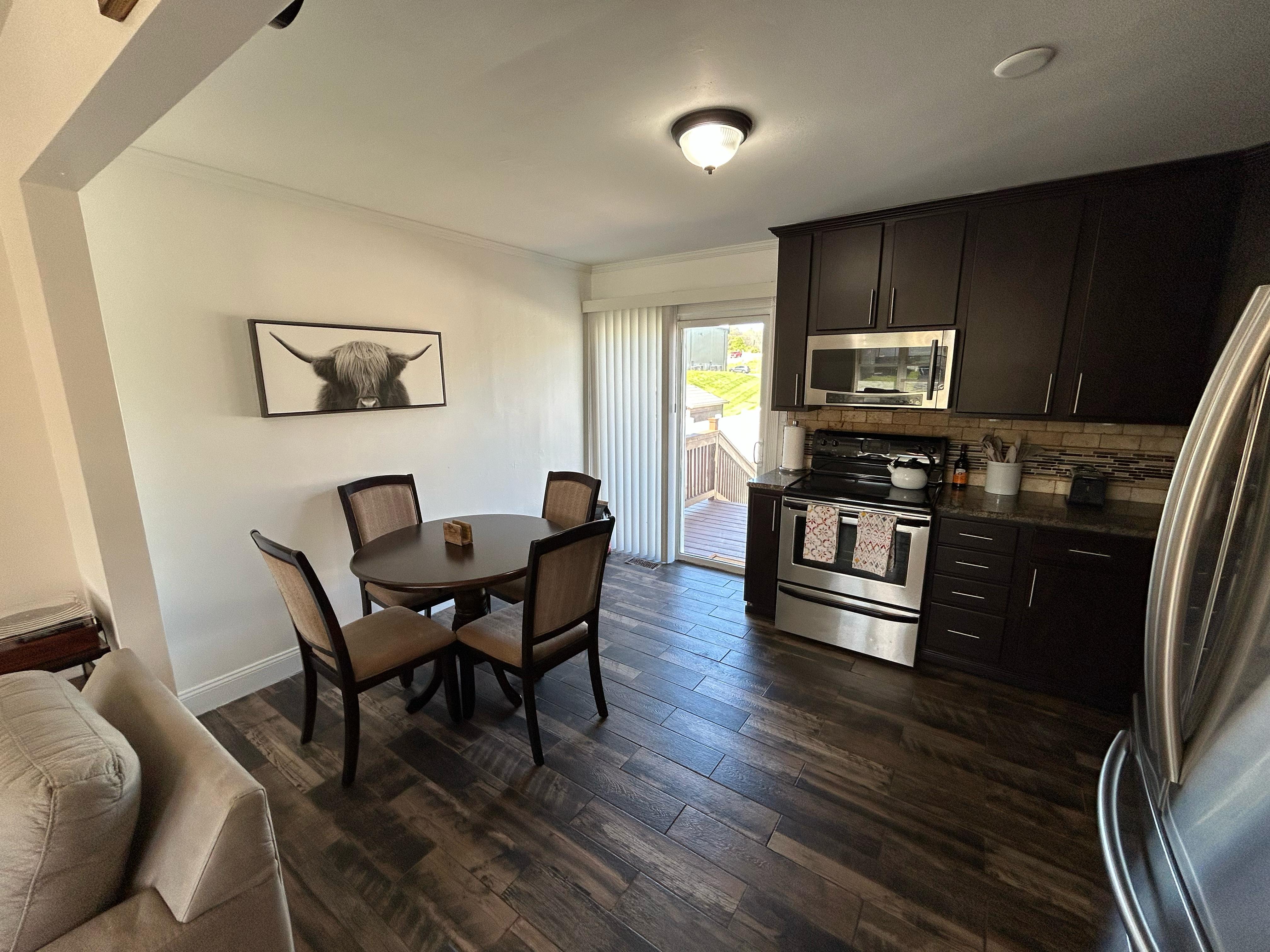 3 Bedrooms Bedrooms, ,1 BathroomBathrooms,Woodford Rentals,For Rent,1348