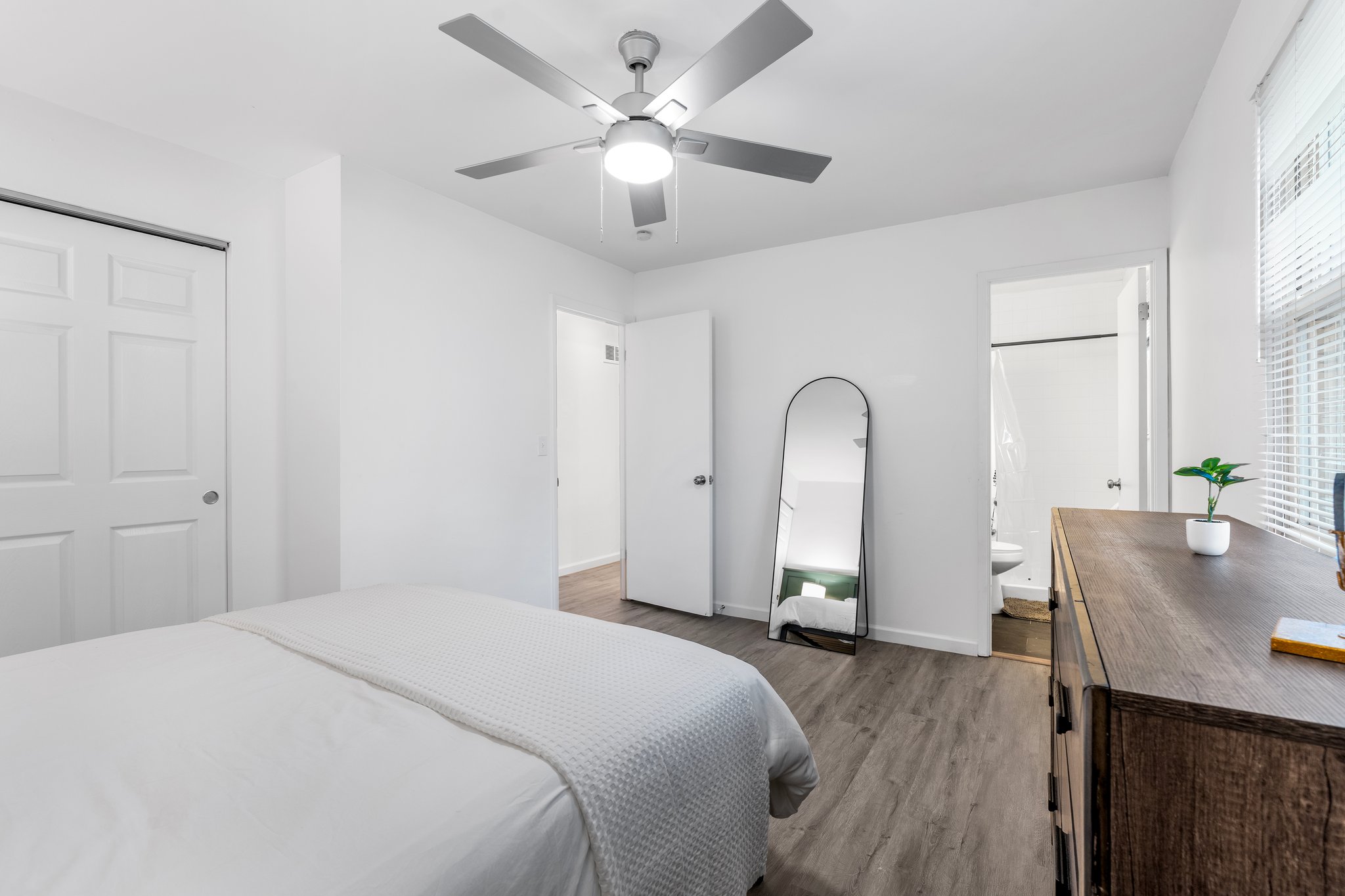 5 Bedrooms Bedrooms, ,2 BathroomsBathrooms,Woodford Rentals,For Rent,1349