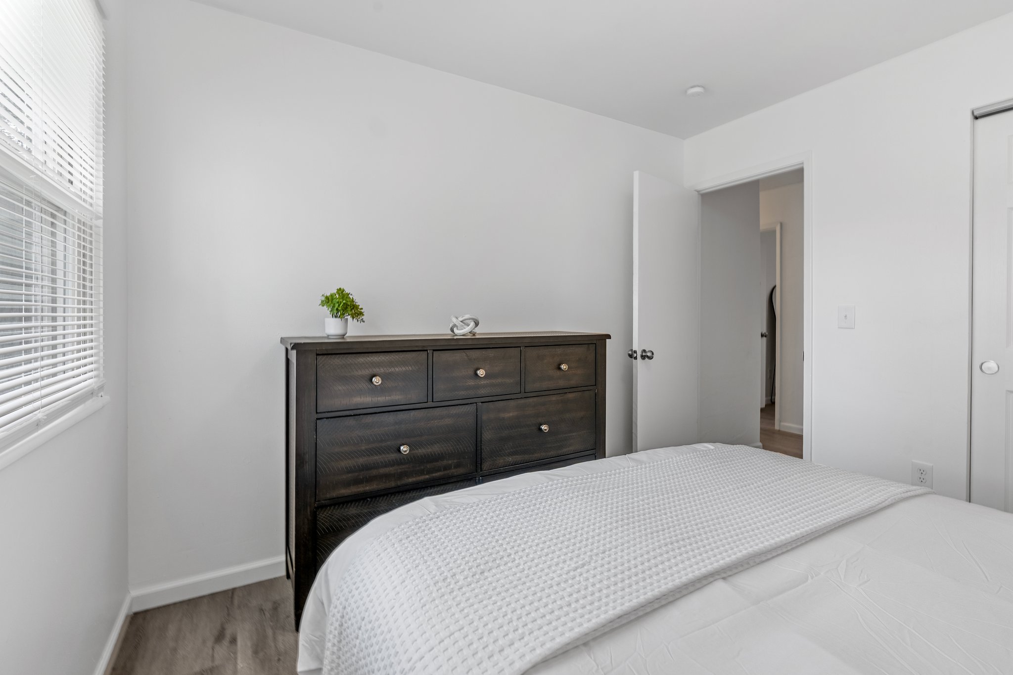 5 Bedrooms Bedrooms, ,2 BathroomsBathrooms,Woodford Rentals,For Rent,1349