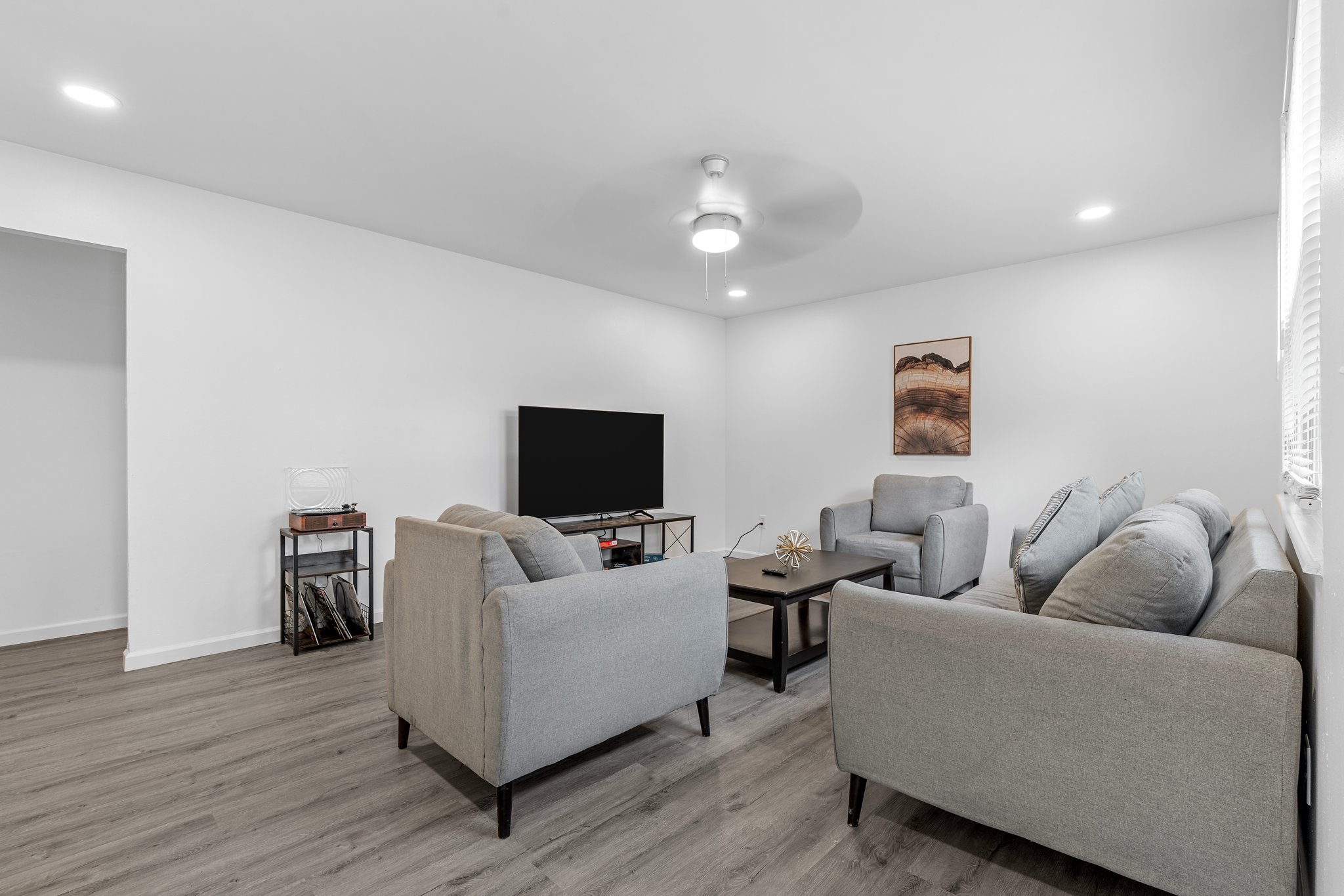 5 Bedrooms Bedrooms, ,2 BathroomsBathrooms,Woodford Rentals,For Rent,1349