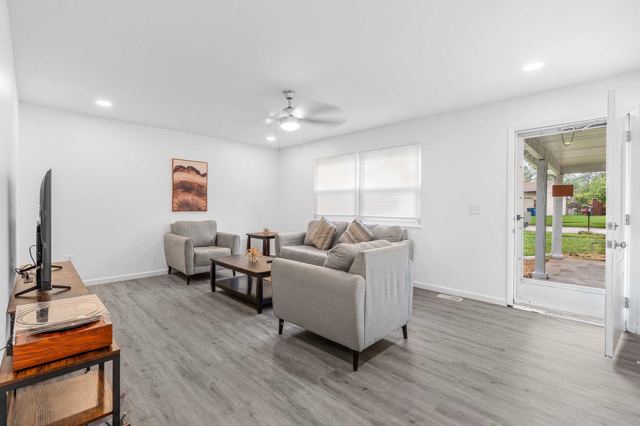 5 Bedrooms Bedrooms, ,2 BathroomsBathrooms,Woodford Rentals,For Rent,1349