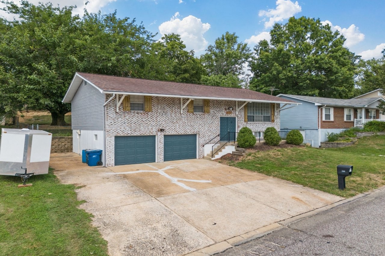 3 Bedrooms Bedrooms, ,2 BathroomsBathrooms,Woodford Rentals,For Rent,1357