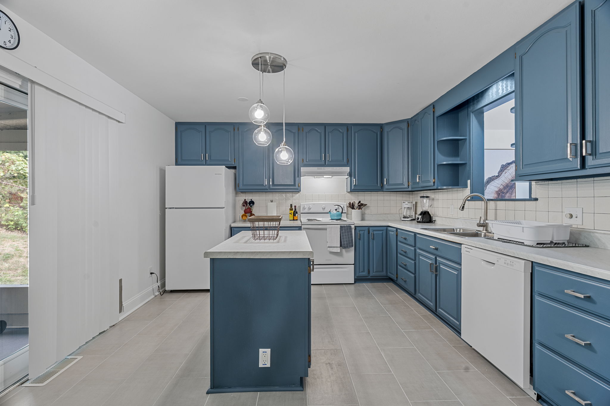 3 Bedrooms Bedrooms, ,2 BathroomsBathrooms,Woodford Rentals,For Rent,1357