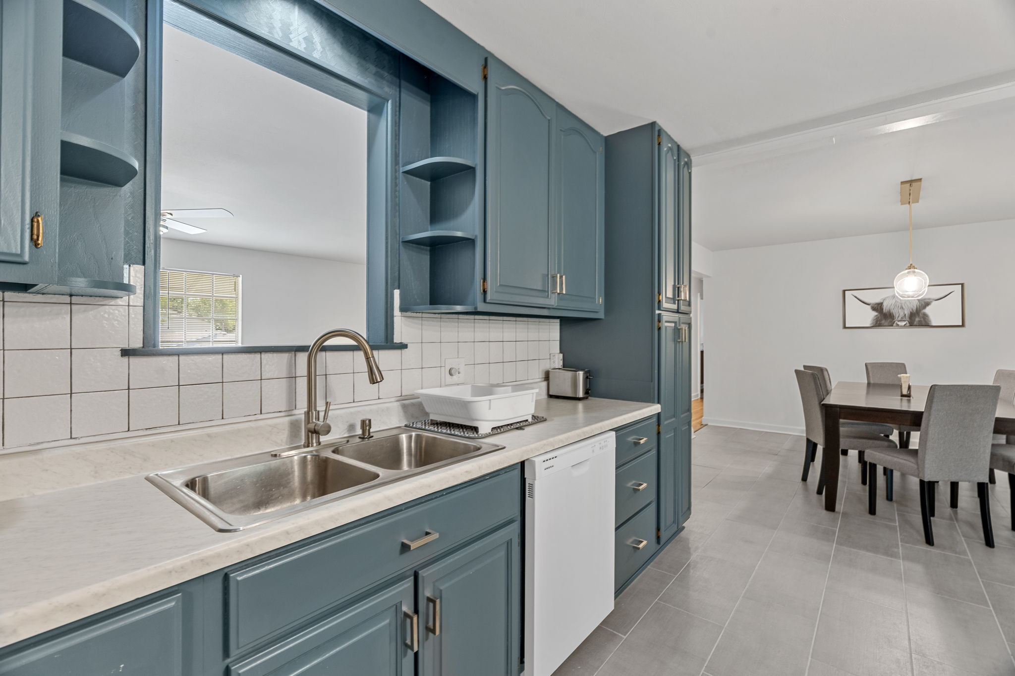 3 Bedrooms Bedrooms, ,2 BathroomsBathrooms,Woodford Rentals,For Rent,1357