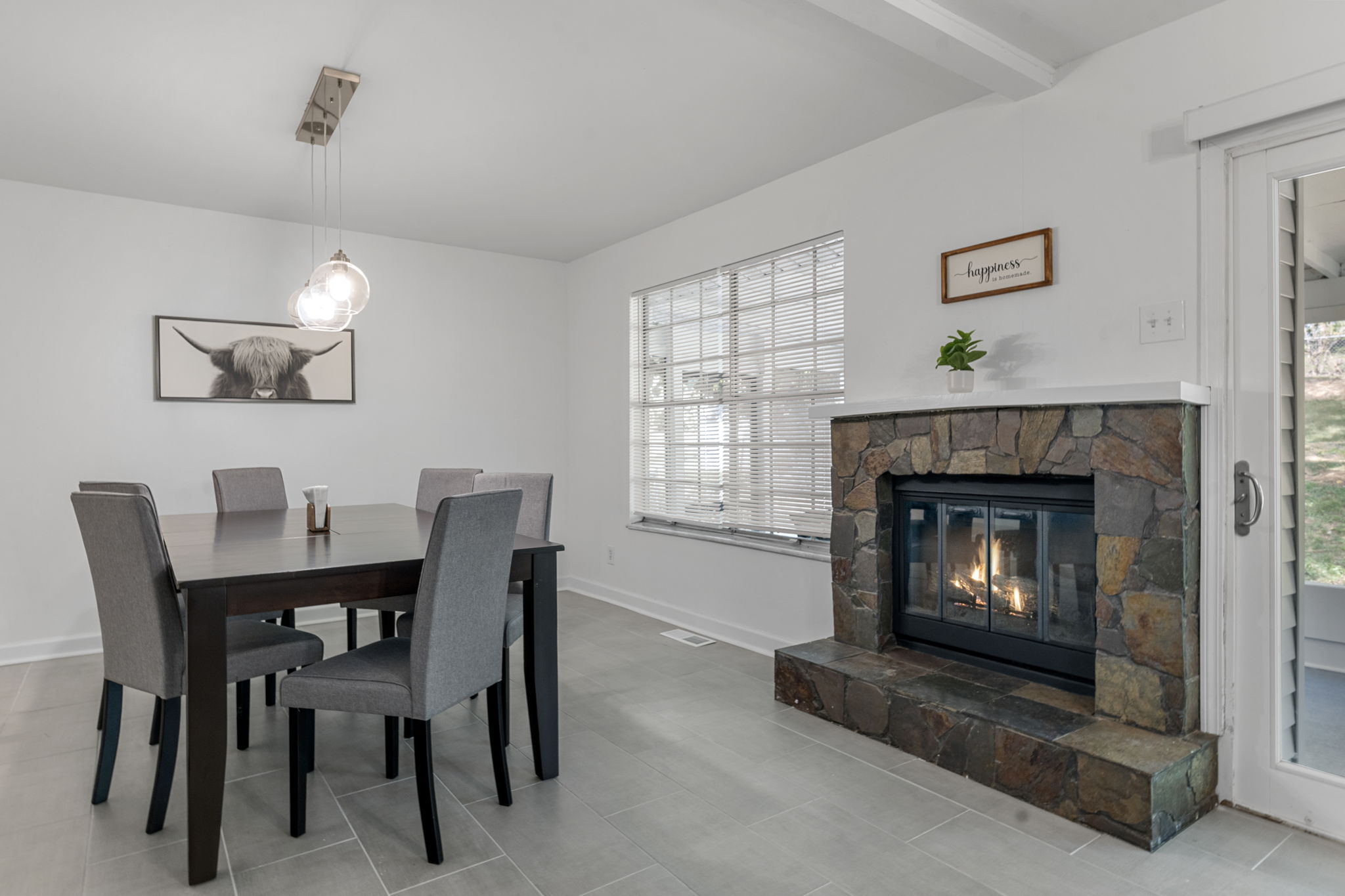 3 Bedrooms Bedrooms, ,2 BathroomsBathrooms,Woodford Rentals,For Rent,1357