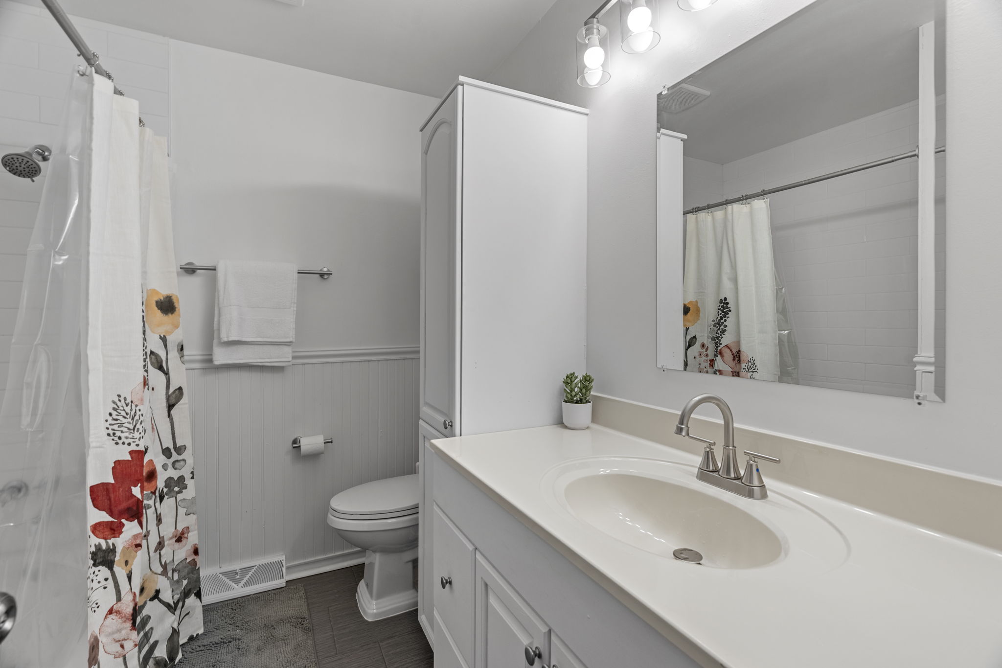 3 Bedrooms Bedrooms, ,2 BathroomsBathrooms,Woodford Rentals,For Rent,1357