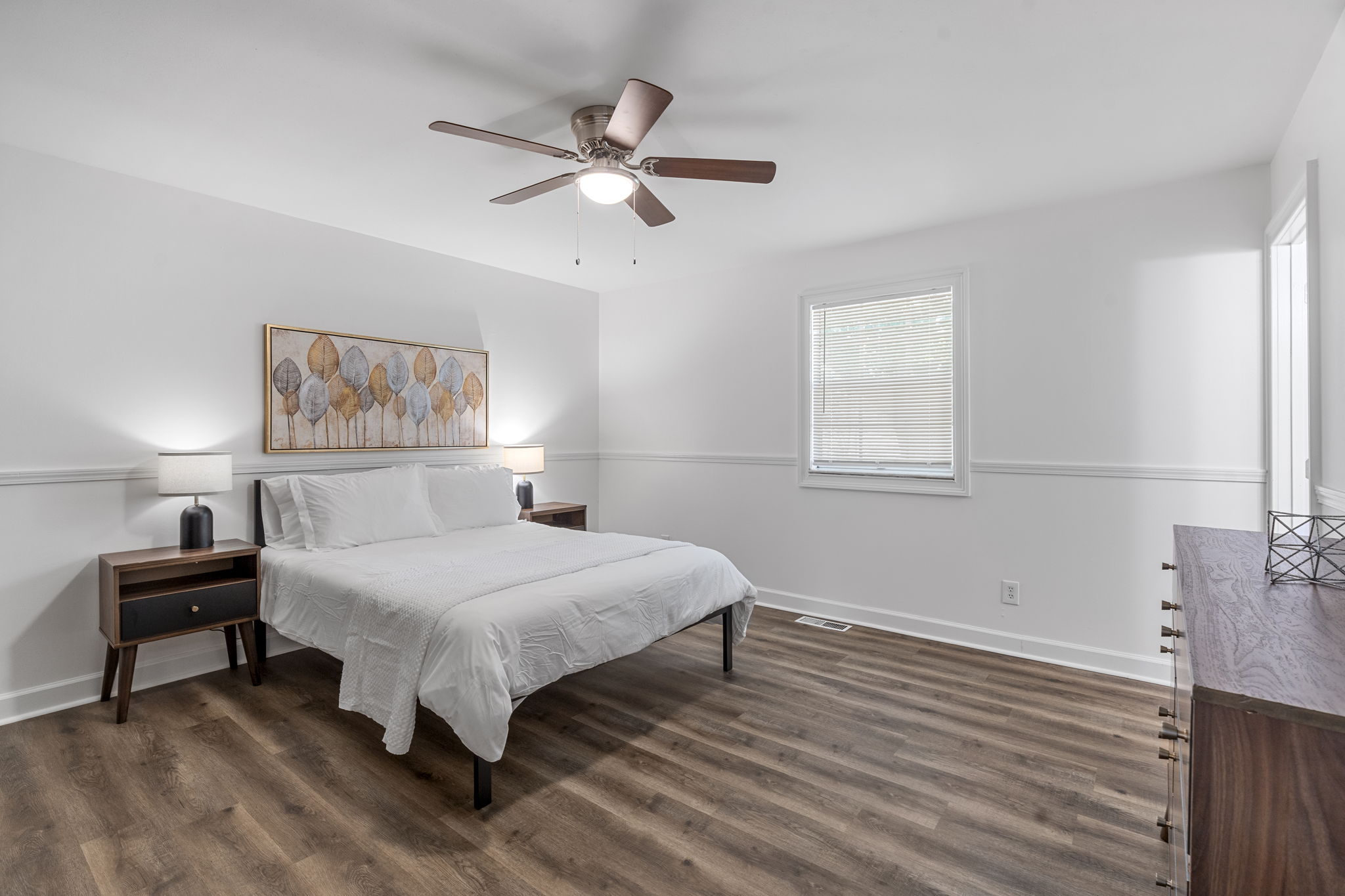 3 Bedrooms Bedrooms, ,2 BathroomsBathrooms,Woodford Rentals,For Rent,1357