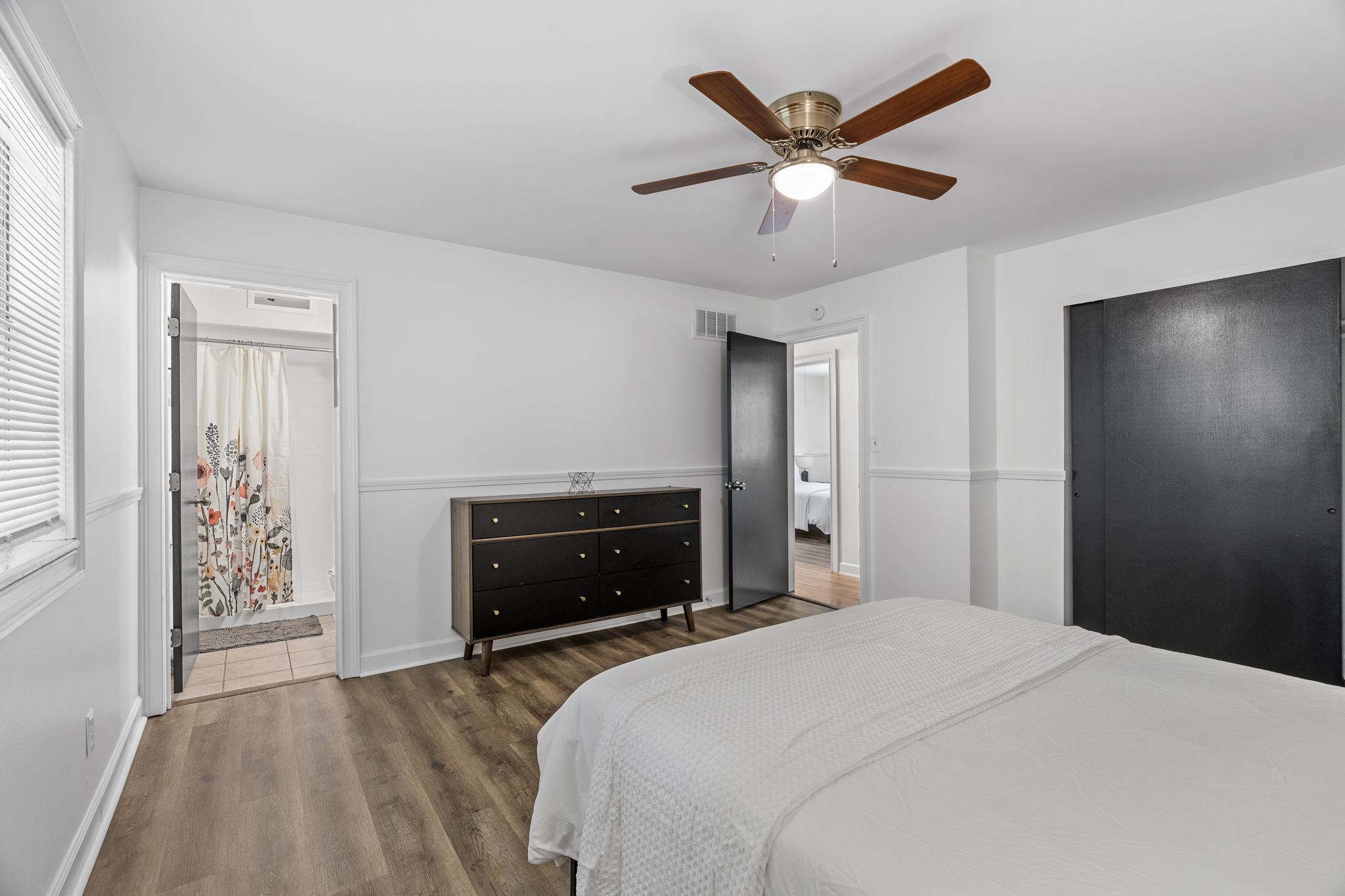 3 Bedrooms Bedrooms, ,2 BathroomsBathrooms,Woodford Rentals,For Rent,1357