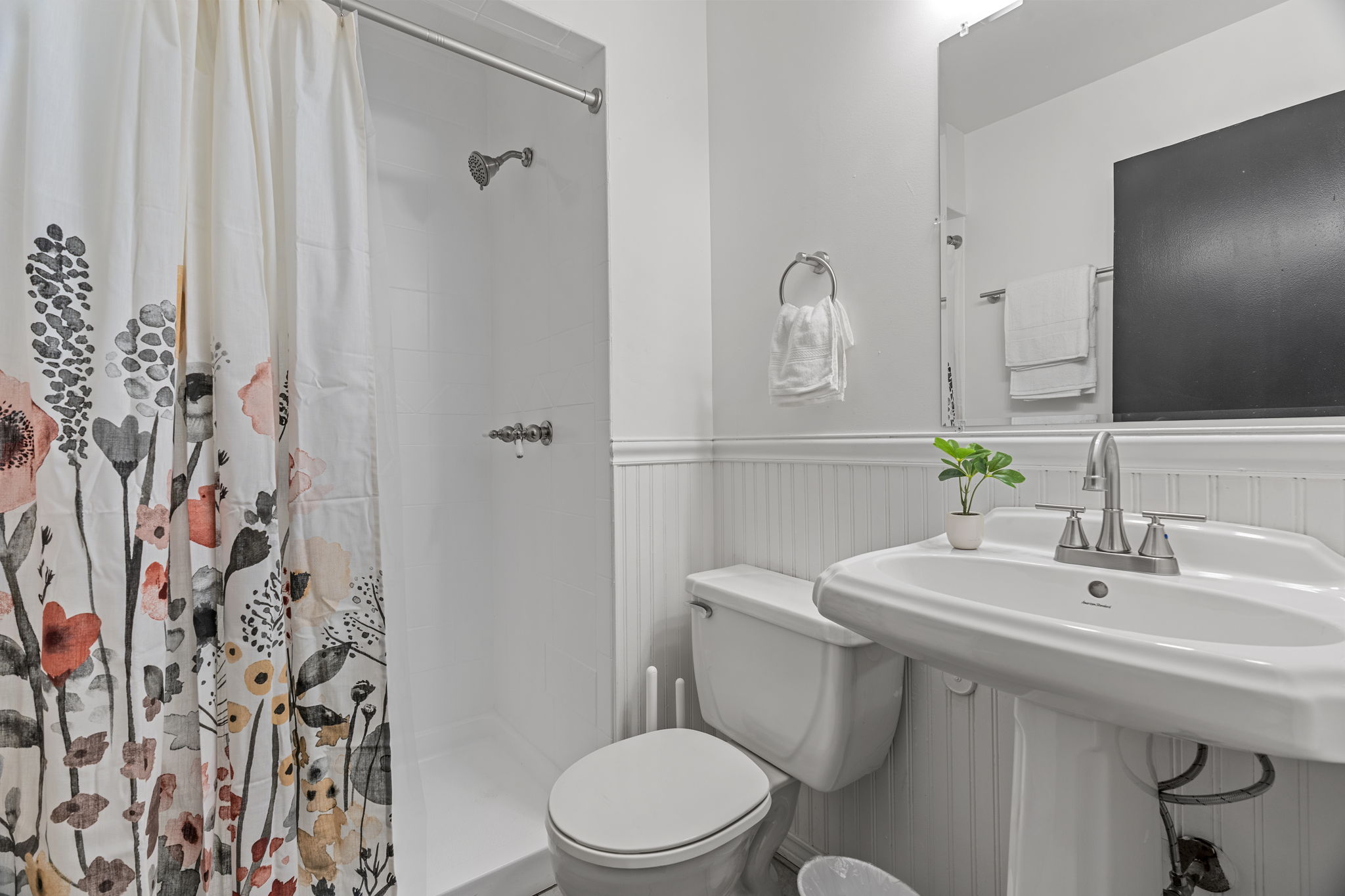 3 Bedrooms Bedrooms, ,2 BathroomsBathrooms,Woodford Rentals,For Rent,1357