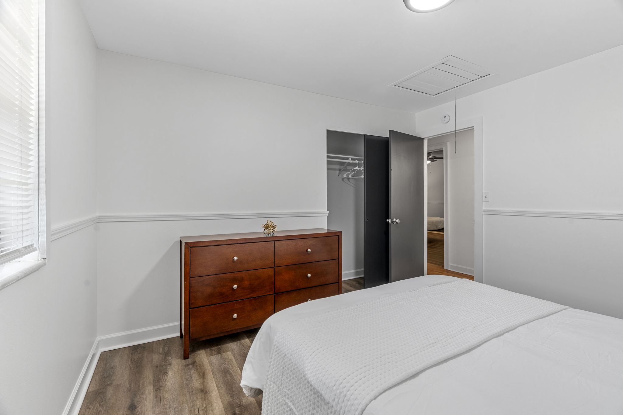3 Bedrooms Bedrooms, ,2 BathroomsBathrooms,Woodford Rentals,For Rent,1357