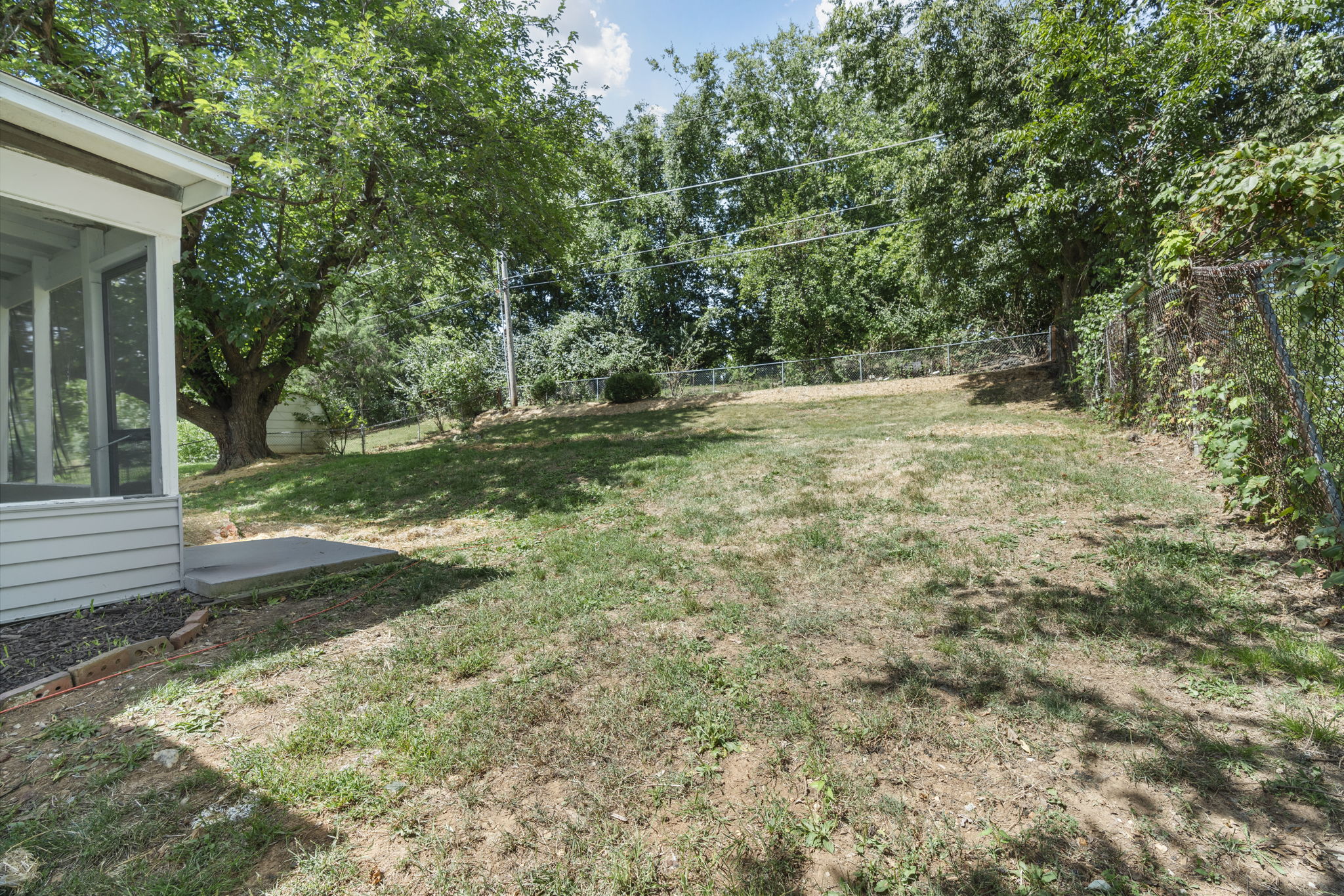 3 Bedrooms Bedrooms, ,2 BathroomsBathrooms,Woodford Rentals,For Rent,1357