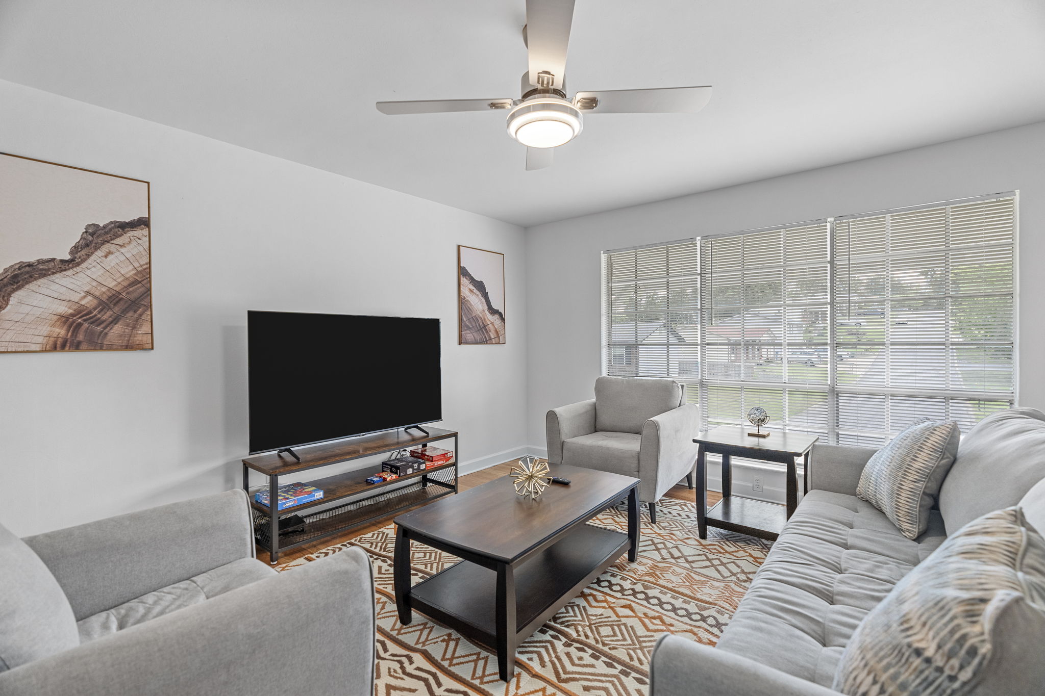 3 Bedrooms Bedrooms, ,2 BathroomsBathrooms,Woodford Rentals,For Rent,1357