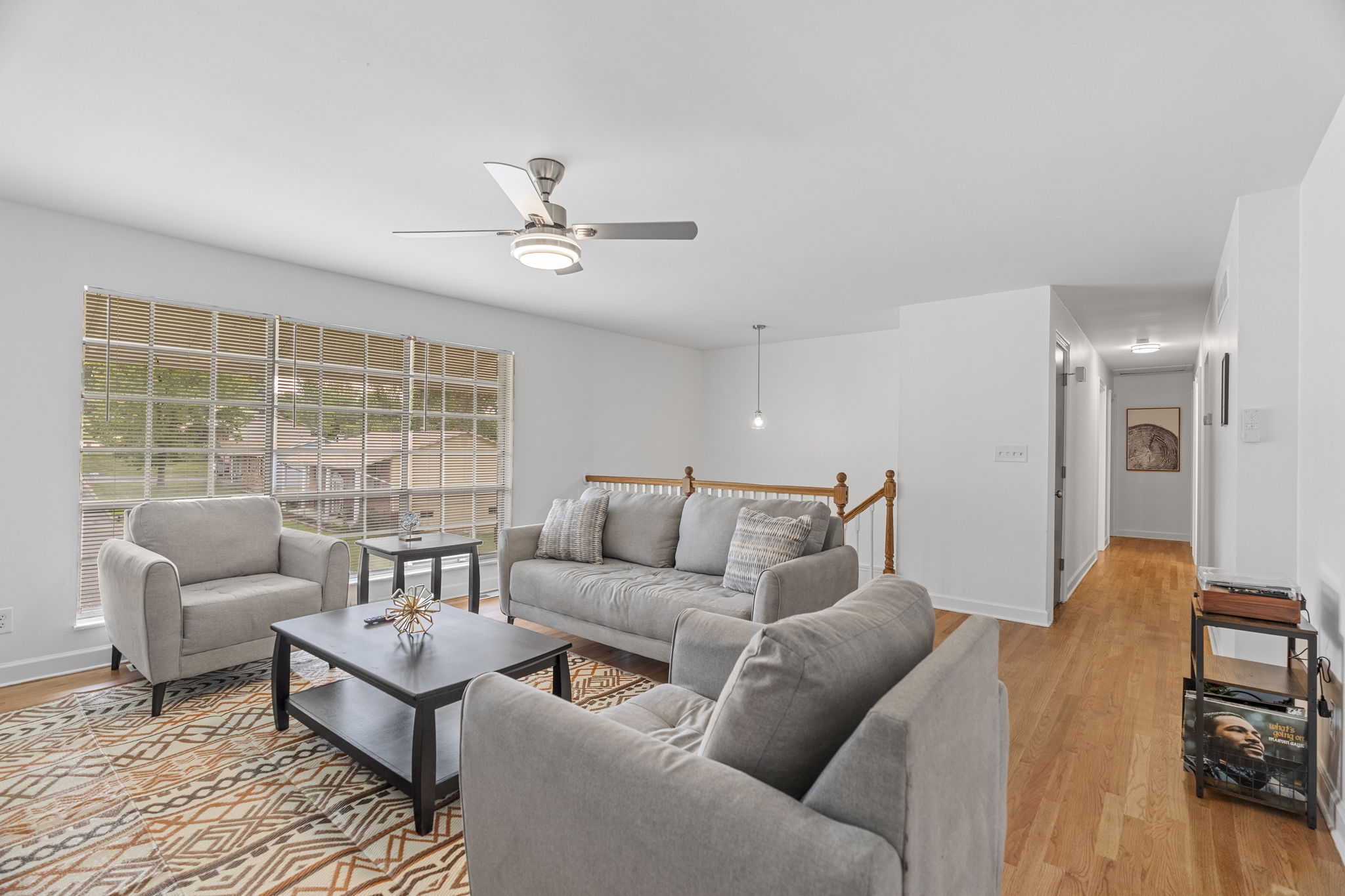 3 Bedrooms Bedrooms, ,2 BathroomsBathrooms,Woodford Rentals,For Rent,1357