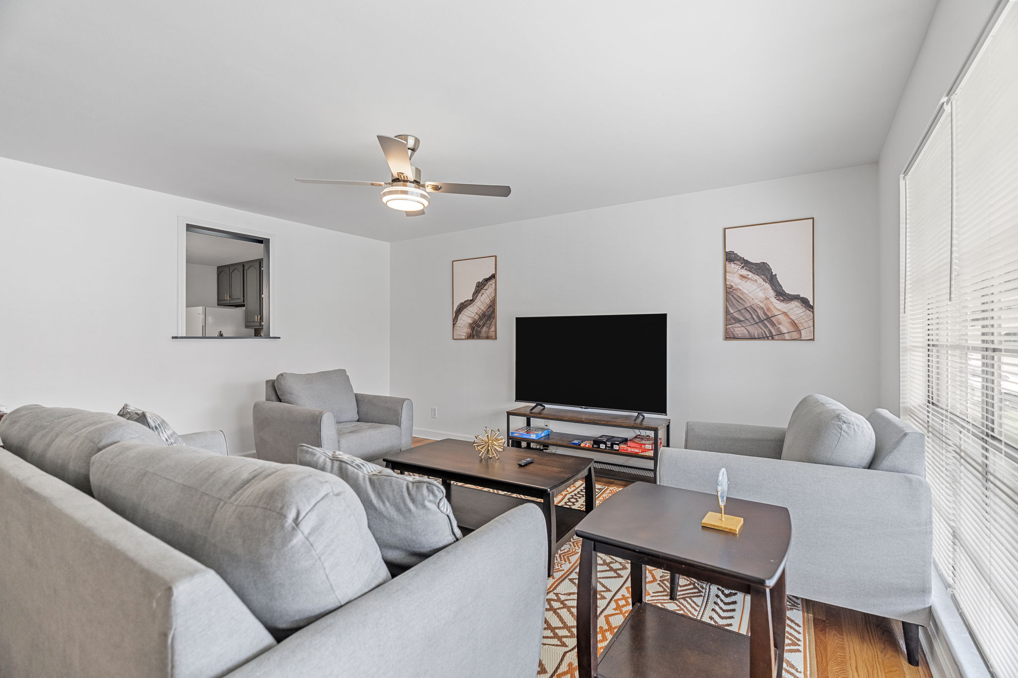 3 Bedrooms Bedrooms, ,2 BathroomsBathrooms,Woodford Rentals,For Rent,1357
