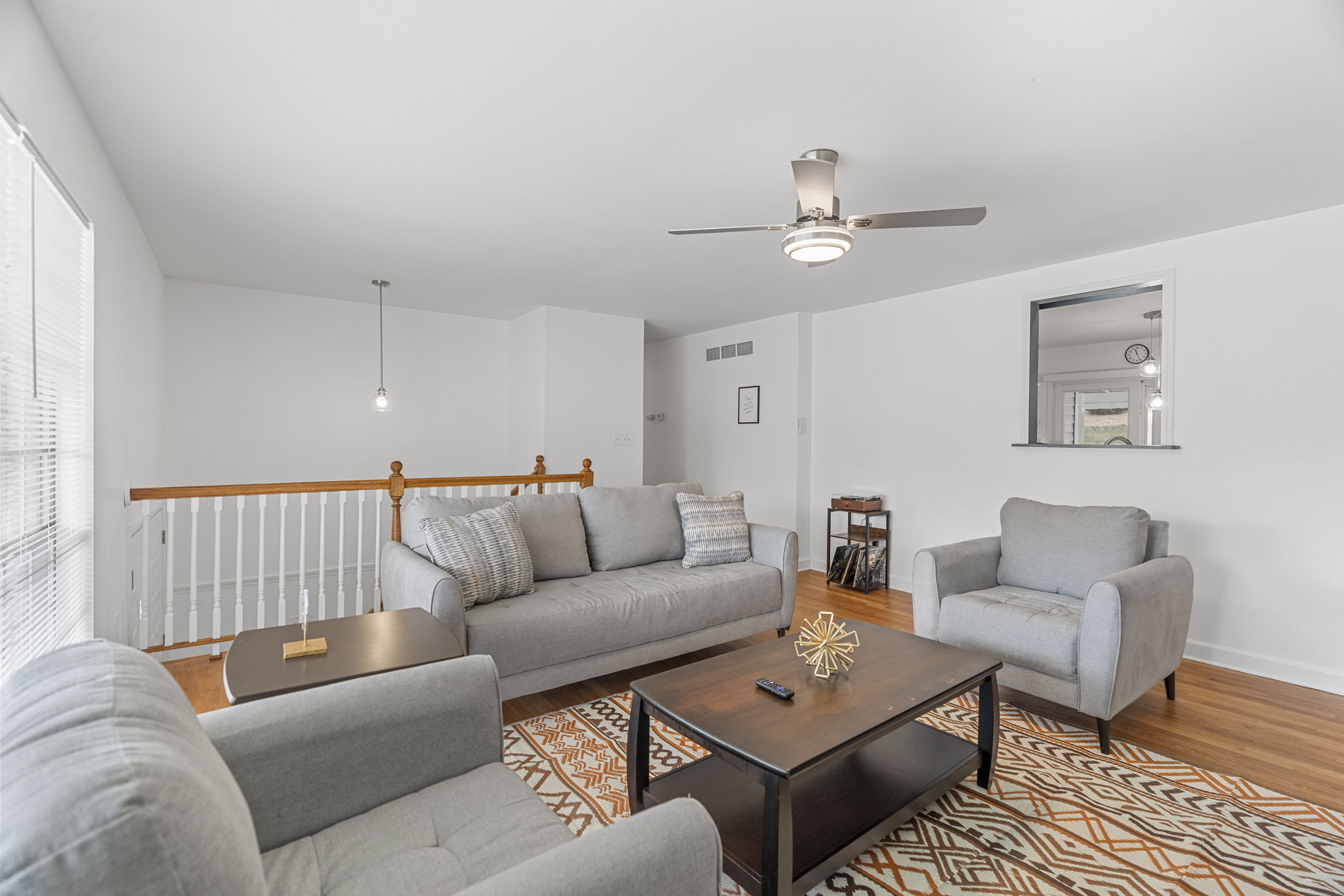 3 Bedrooms Bedrooms, ,2 BathroomsBathrooms,Woodford Rentals,For Rent,1357