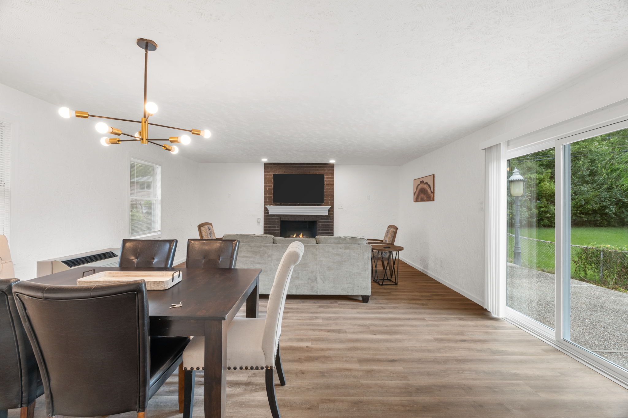 4 Bedrooms Bedrooms, ,1.5 BathroomsBathrooms,Woodford Rentals,For Rent,1358
