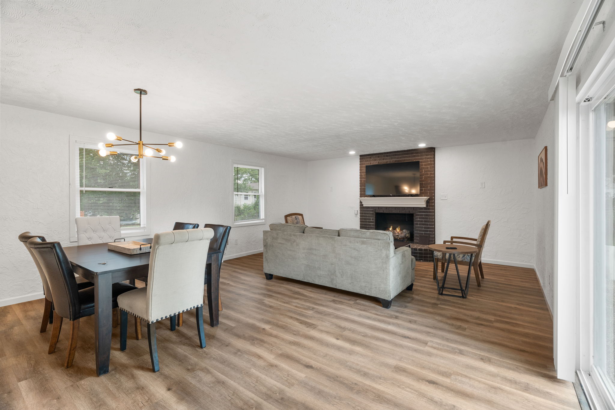 4 Bedrooms Bedrooms, ,1.5 BathroomsBathrooms,Woodford Rentals,For Rent,1358