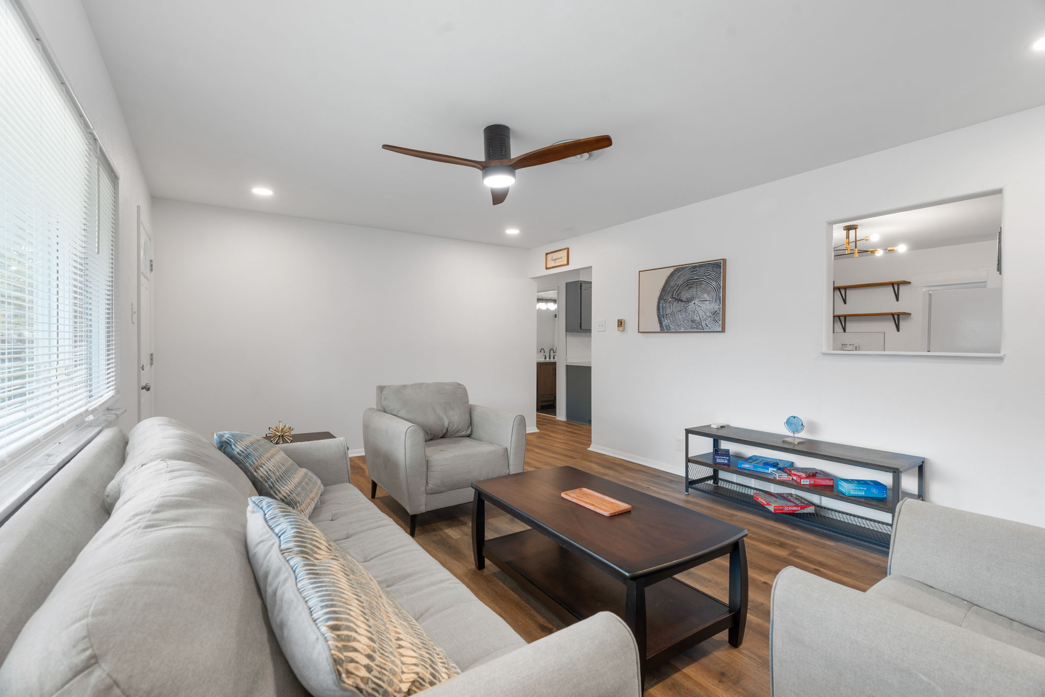 4 Bedrooms Bedrooms, ,1.5 BathroomsBathrooms,Woodford Rentals,For Rent,1358
