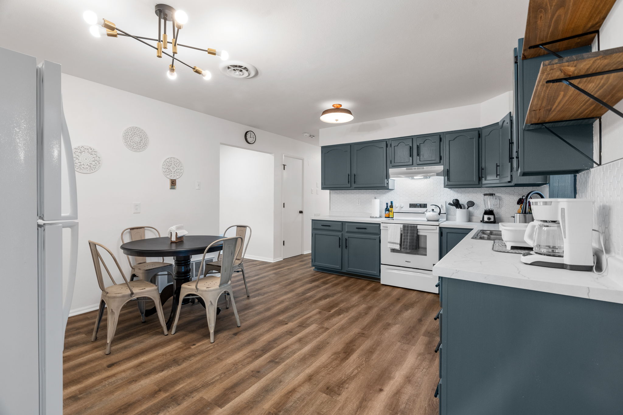 4 Bedrooms Bedrooms, ,1.5 BathroomsBathrooms,Woodford Rentals,For Rent,1358