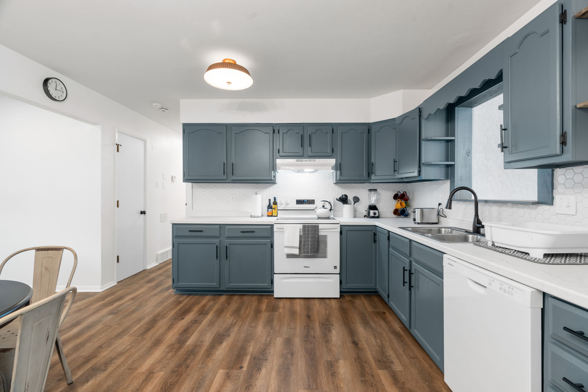 4 Bedrooms Bedrooms, ,1.5 BathroomsBathrooms,Woodford Rentals,For Rent,1358