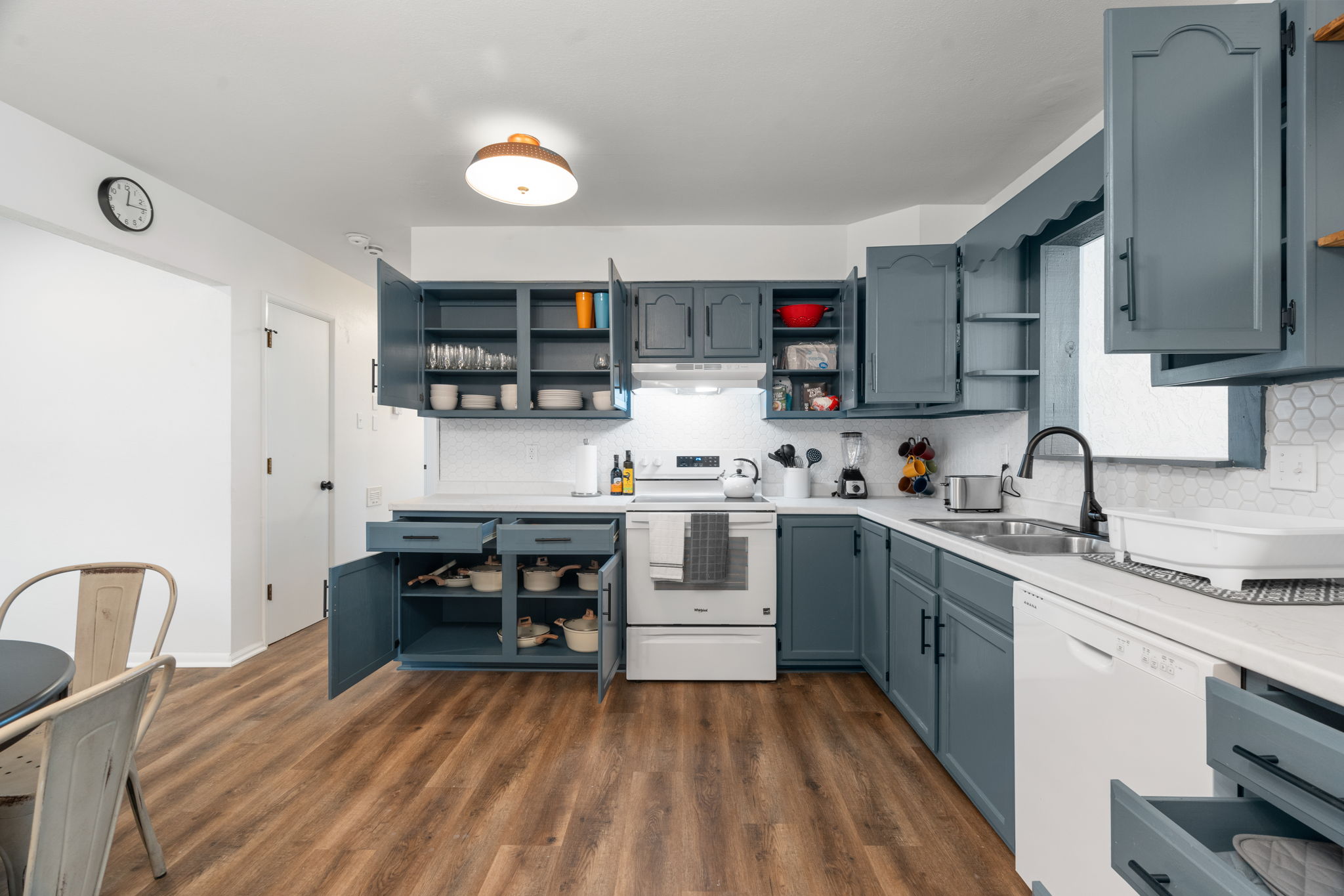 4 Bedrooms Bedrooms, ,1.5 BathroomsBathrooms,Woodford Rentals,For Rent,1358