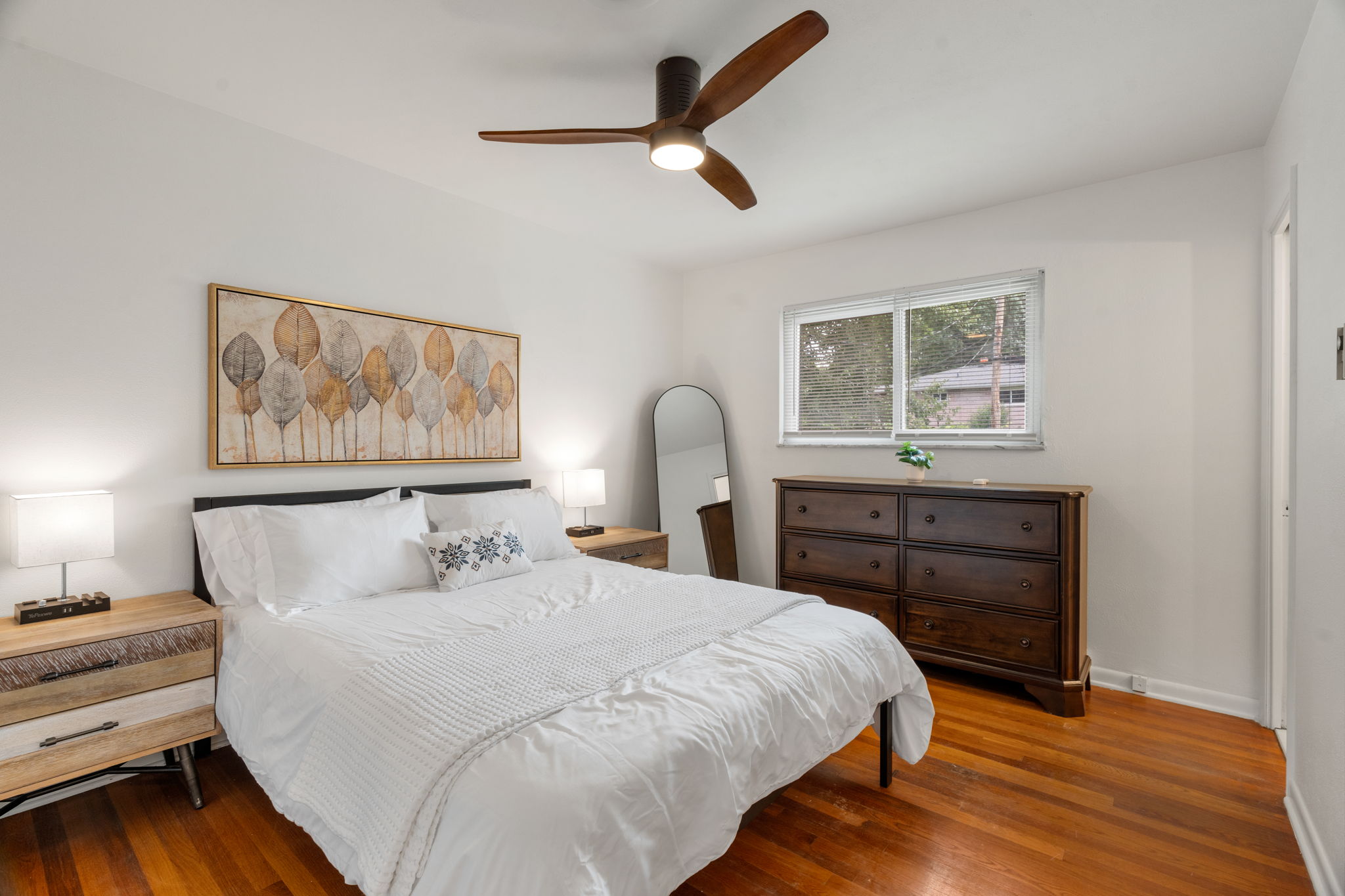 4 Bedrooms Bedrooms, ,1.5 BathroomsBathrooms,Woodford Rentals,For Rent,1358