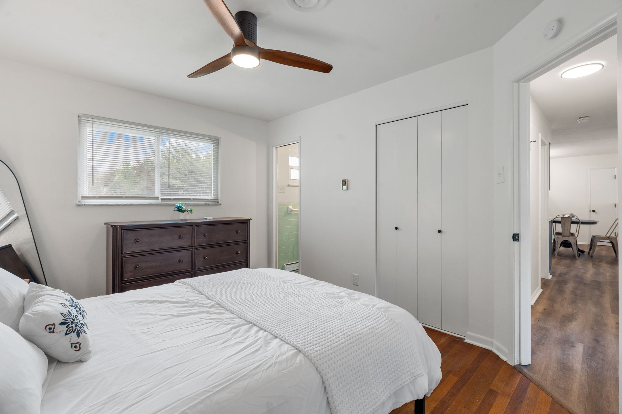 4 Bedrooms Bedrooms, ,1.5 BathroomsBathrooms,Woodford Rentals,For Rent,1358