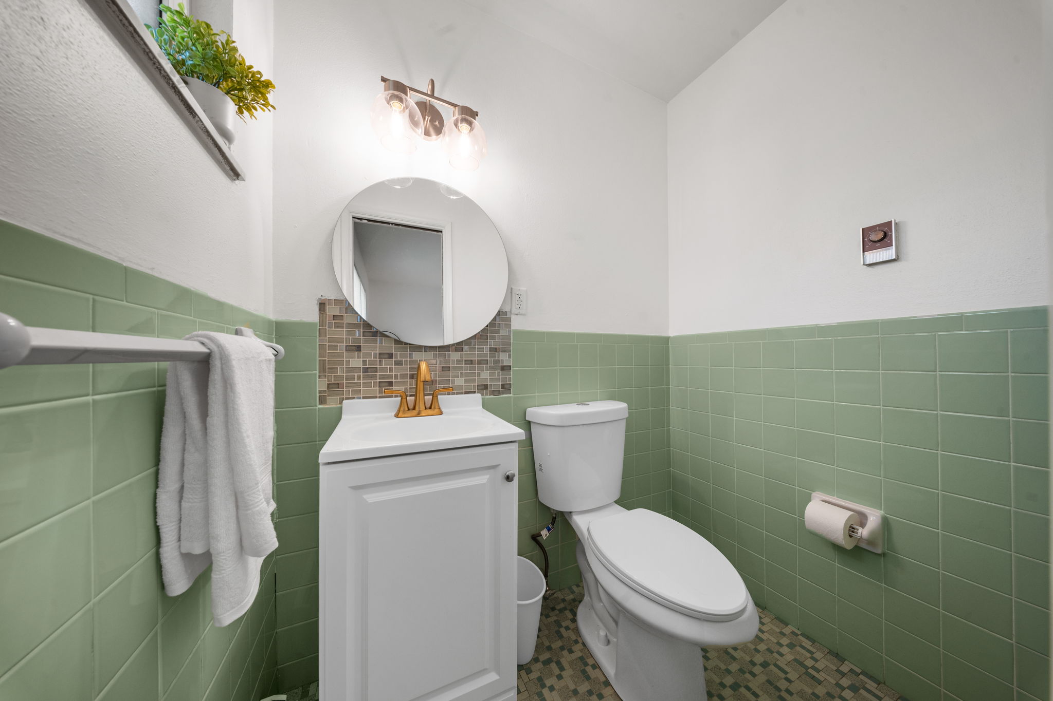 4 Bedrooms Bedrooms, ,1.5 BathroomsBathrooms,Woodford Rentals,For Rent,1358