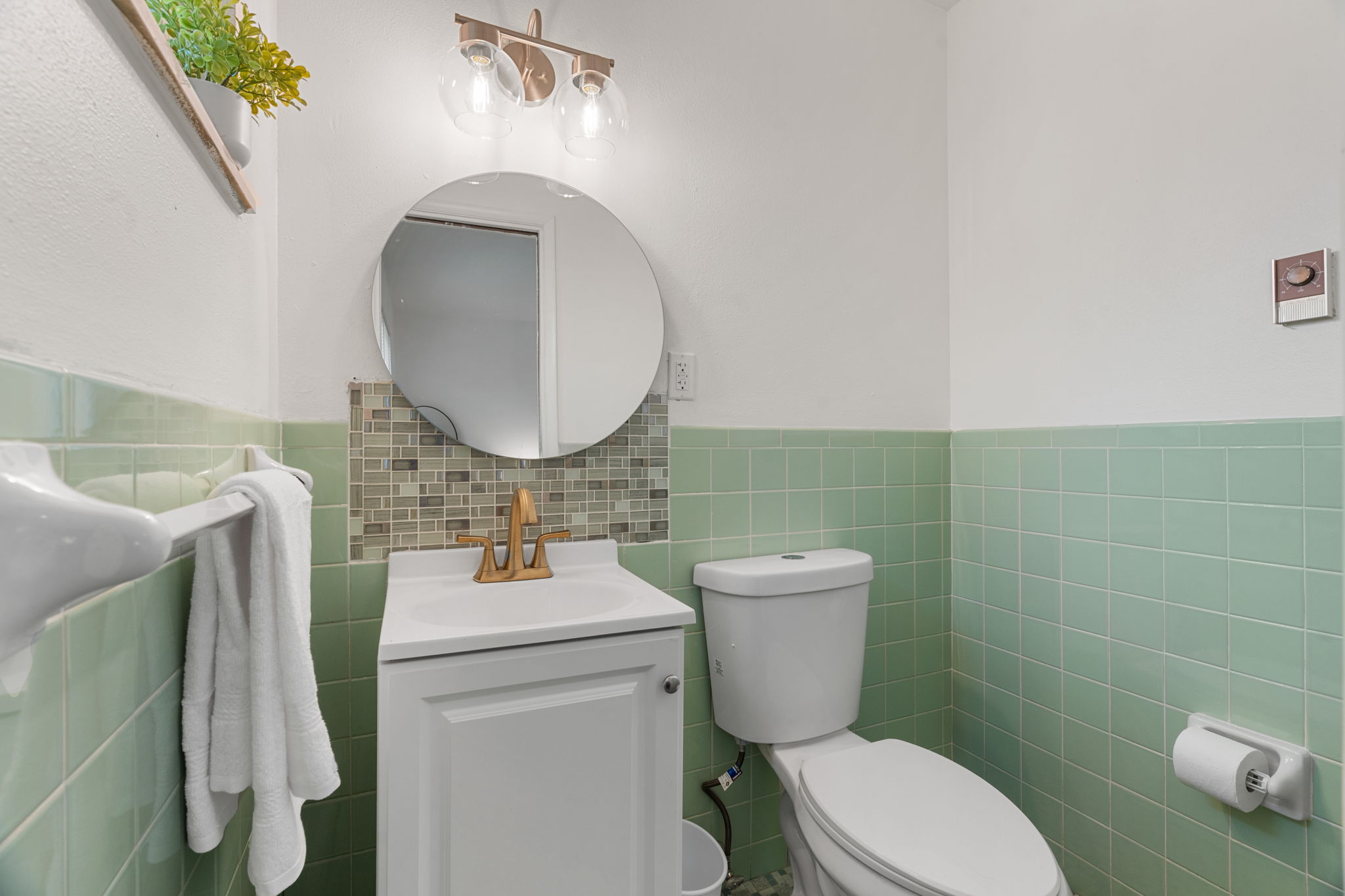 4 Bedrooms Bedrooms, ,1.5 BathroomsBathrooms,Woodford Rentals,For Rent,1358