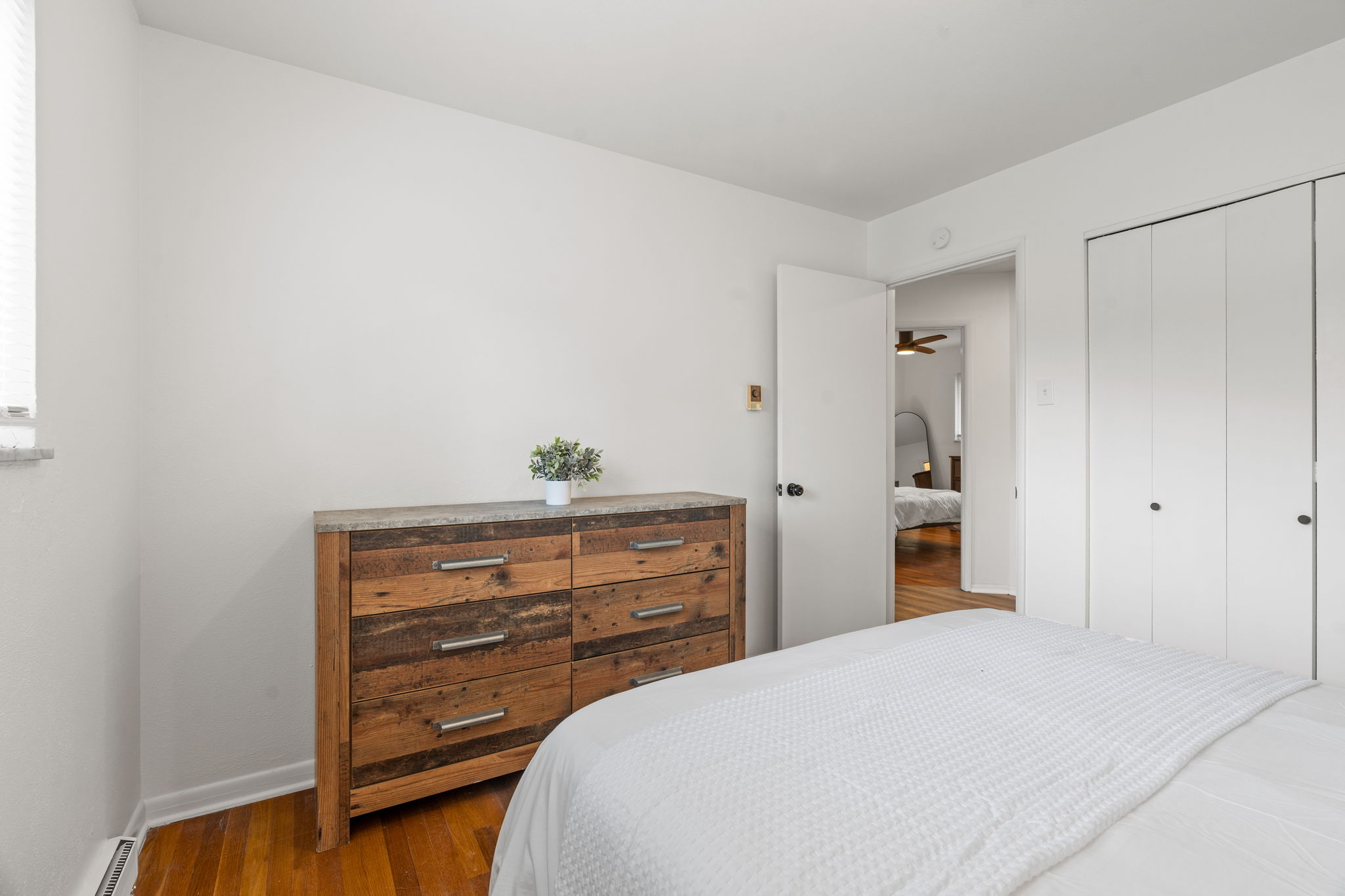 4 Bedrooms Bedrooms, ,1.5 BathroomsBathrooms,Woodford Rentals,For Rent,1358