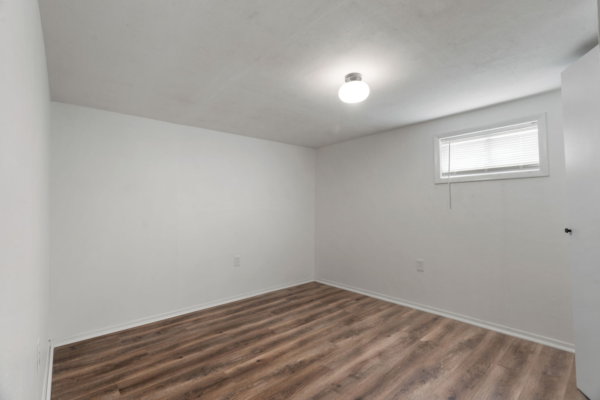 4 Bedrooms Bedrooms, ,1.5 BathroomsBathrooms,Woodford Rentals,For Rent,1358