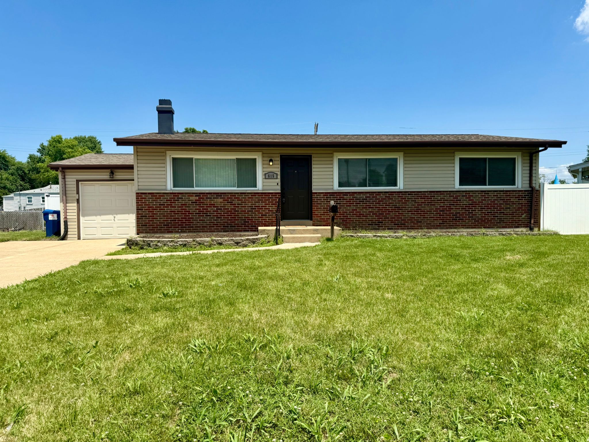 3 Bedrooms Bedrooms, ,1.5 BathroomsBathrooms,Woodford Rentals,For Rent,1360