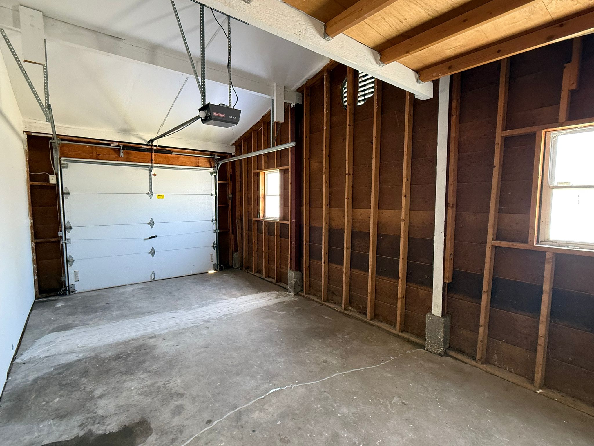 3 Bedrooms Bedrooms, ,1.5 BathroomsBathrooms,Woodford Rentals,For Rent,1360