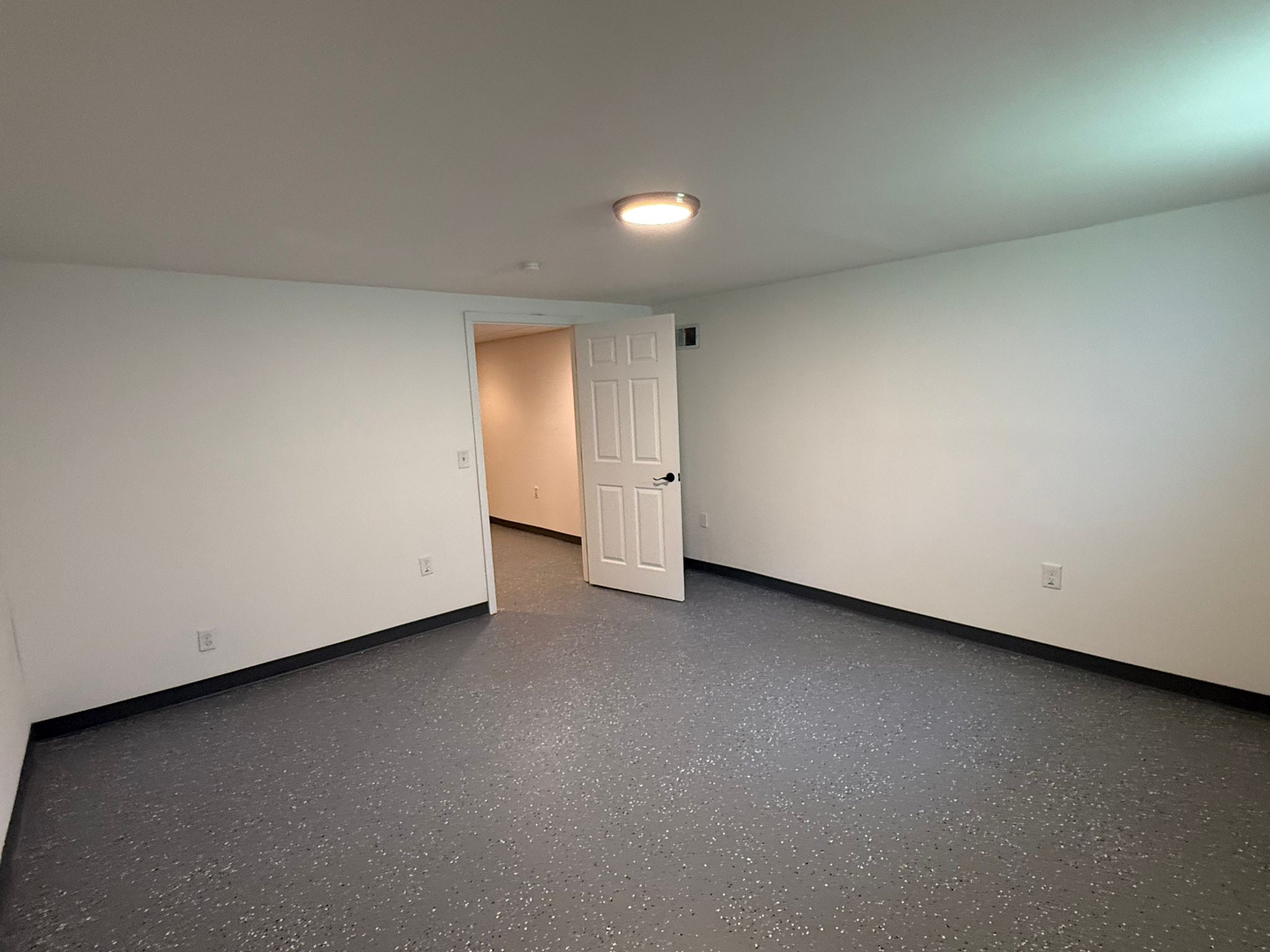 3 Bedrooms Bedrooms, ,1.5 BathroomsBathrooms,Woodford Rentals,For Rent,1360