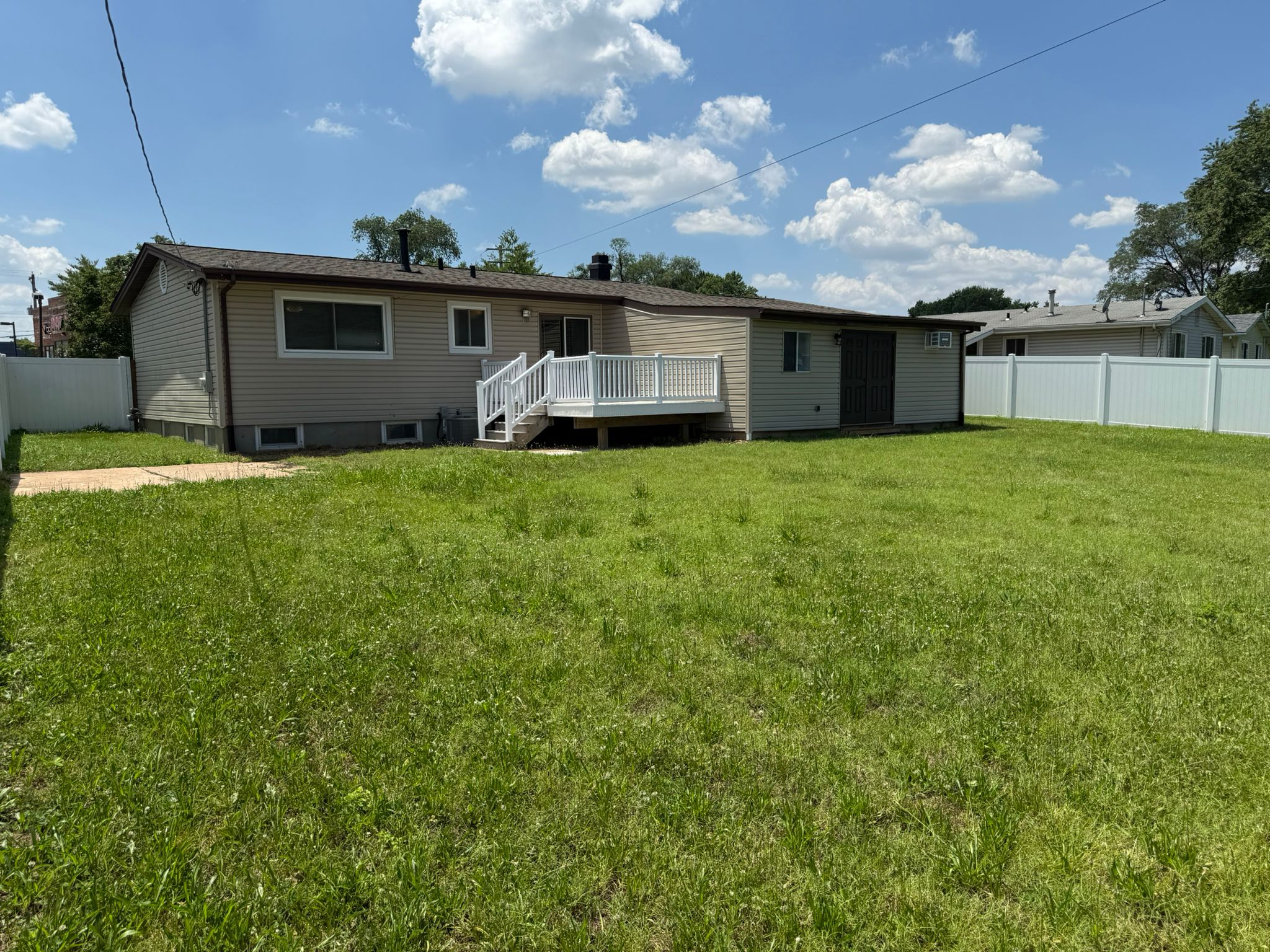 3 Bedrooms Bedrooms, ,1.5 BathroomsBathrooms,Woodford Rentals,For Rent,1360
